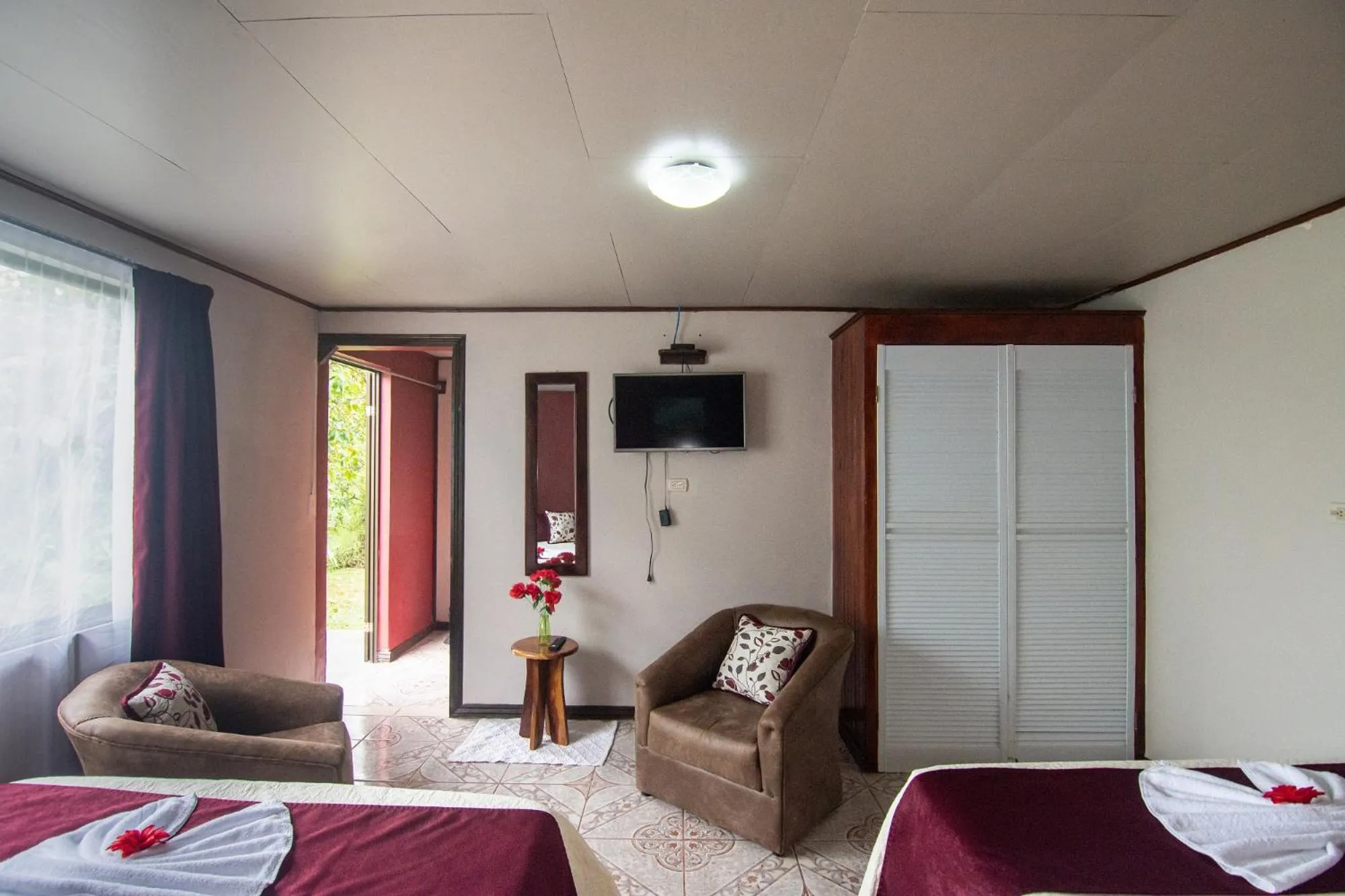Seating area, Bed in Nafre House B&B Monteverde