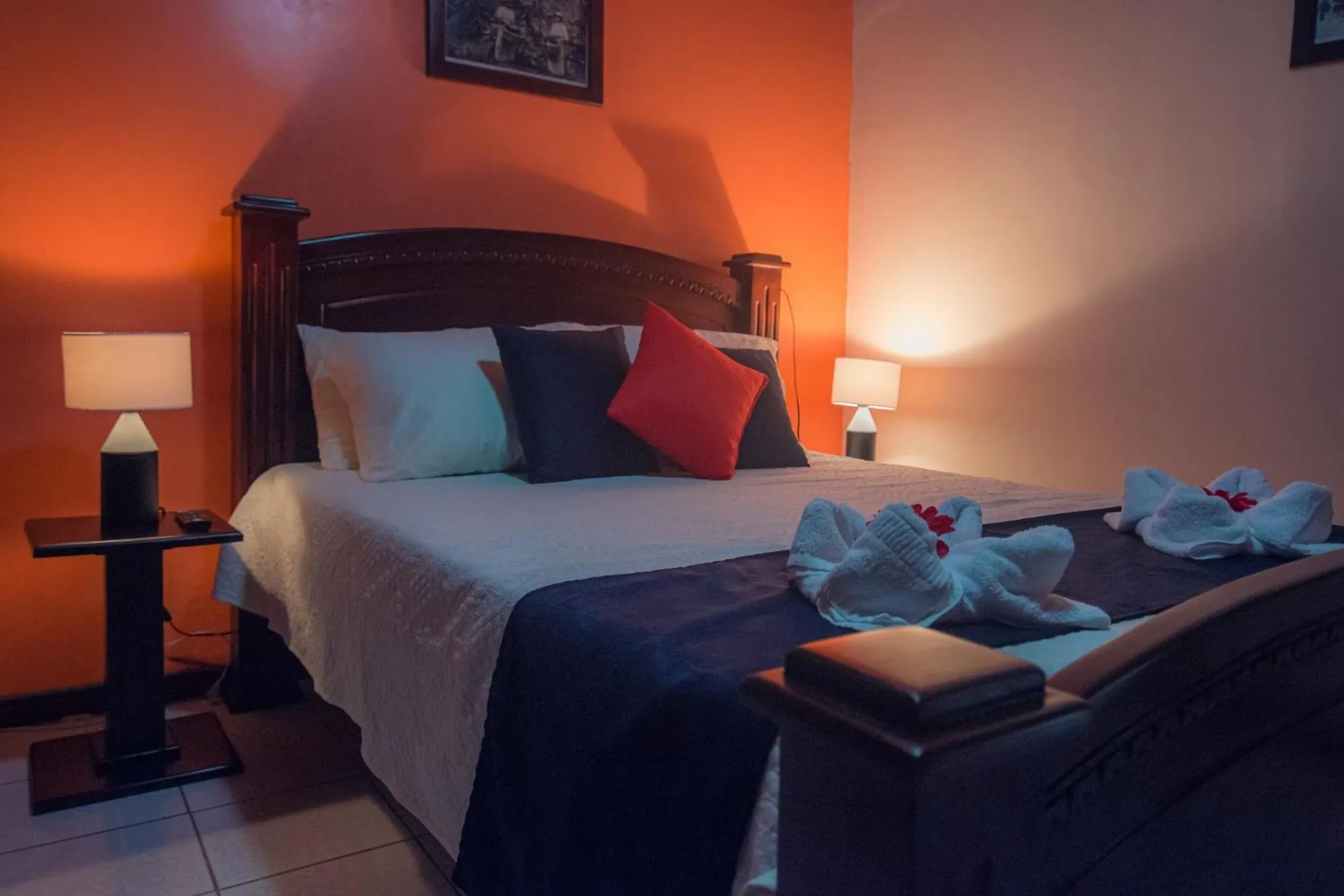 Photo of the whole room, Bed in Nafre House B&B Monteverde