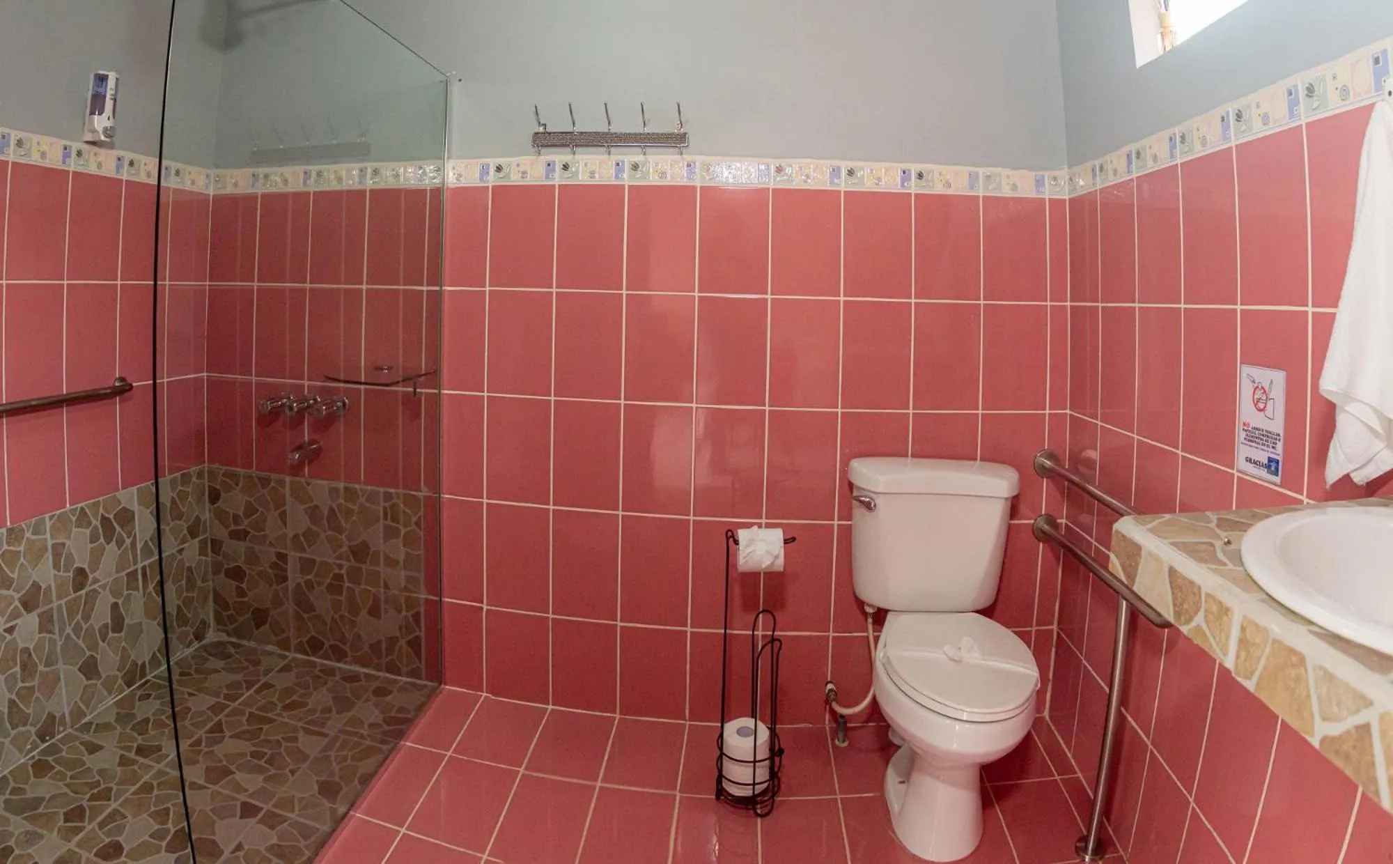 Bathroom in Nafre House B&B Monteverde