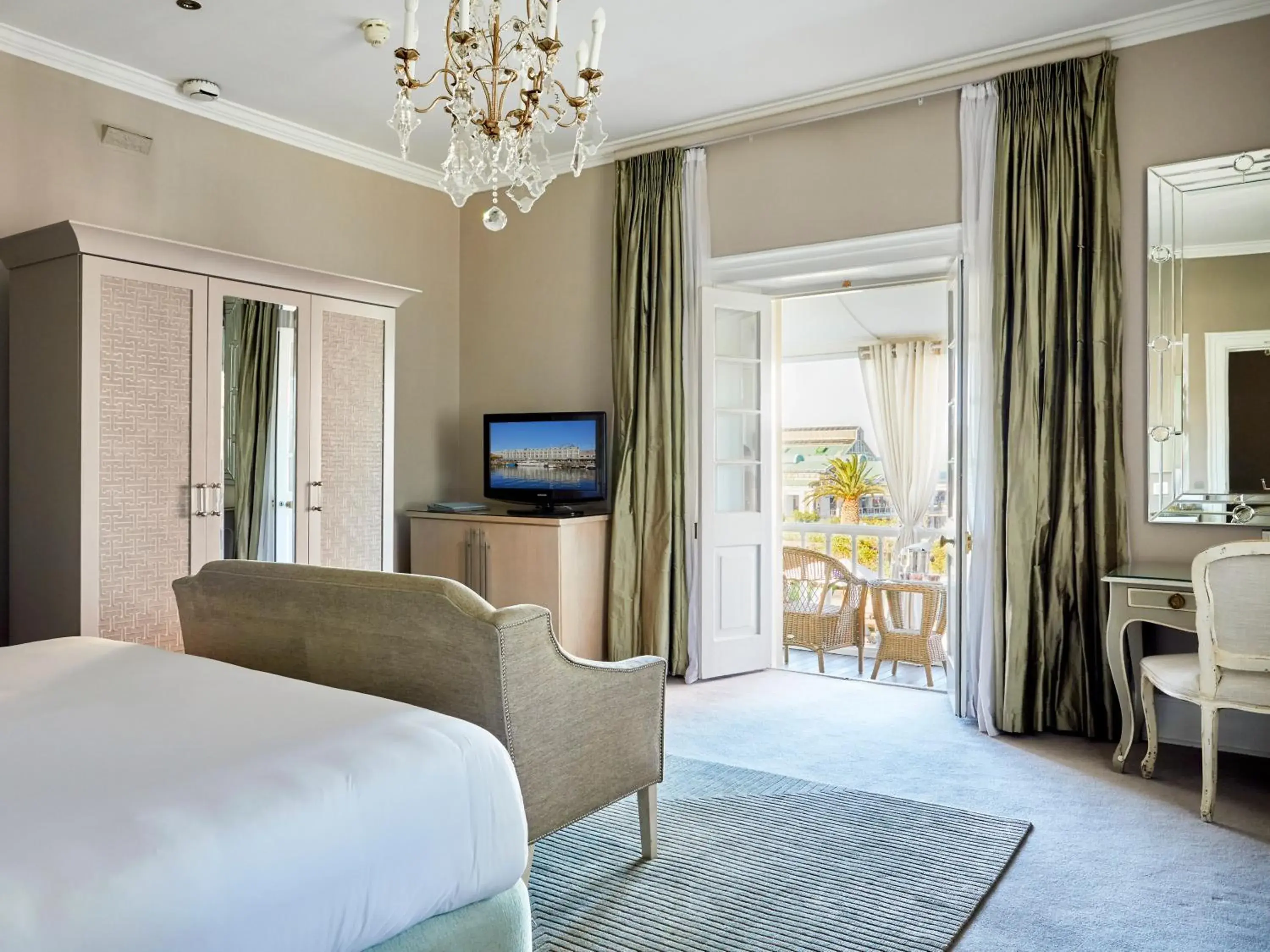 TV and multimedia, Bed in Dock House Boutique Hotel and Spa by NEWMARK TV and multimedia, Bed in Dock House Boutique Hotel and Spa by NEWMARK