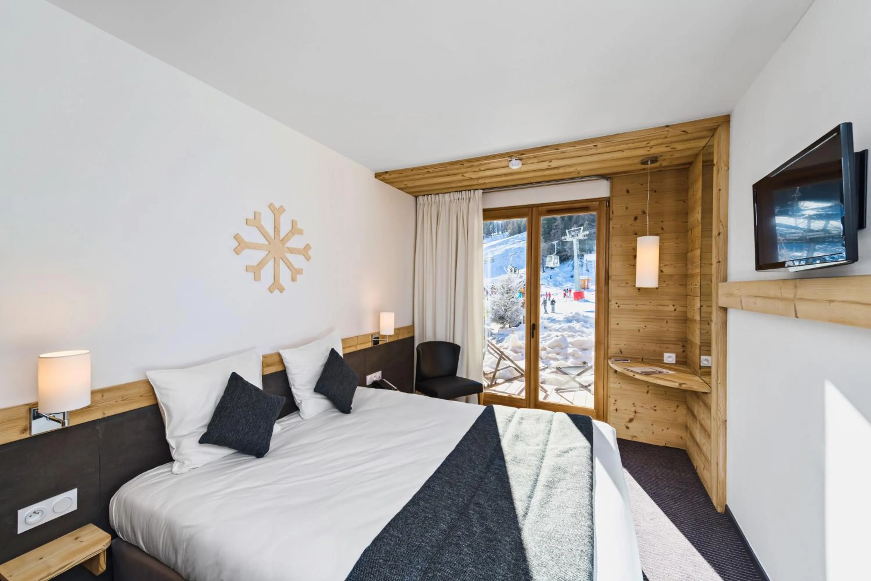 Bedroom, Bed in Marmotel & Spa