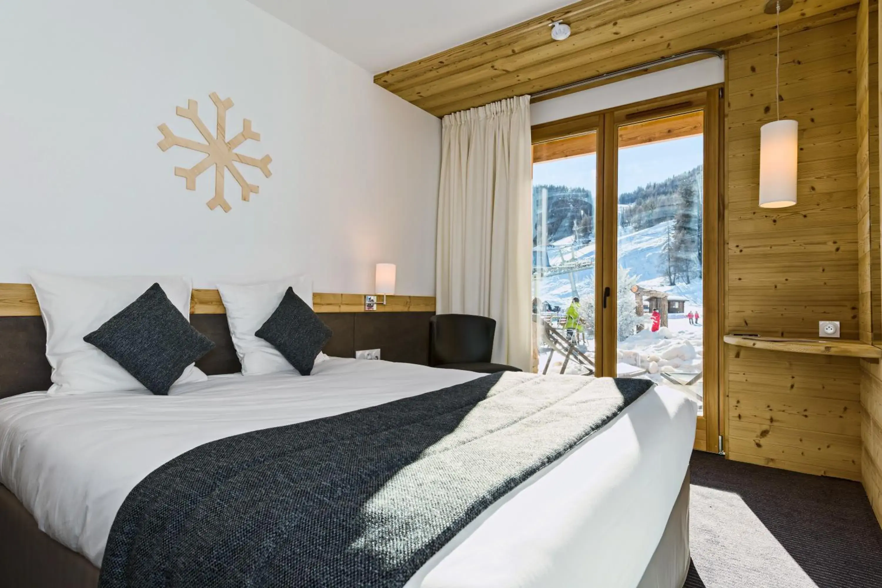 Bedroom, Bed in Marmotel & Spa Bedroom, Bed in Marmotel & Spa