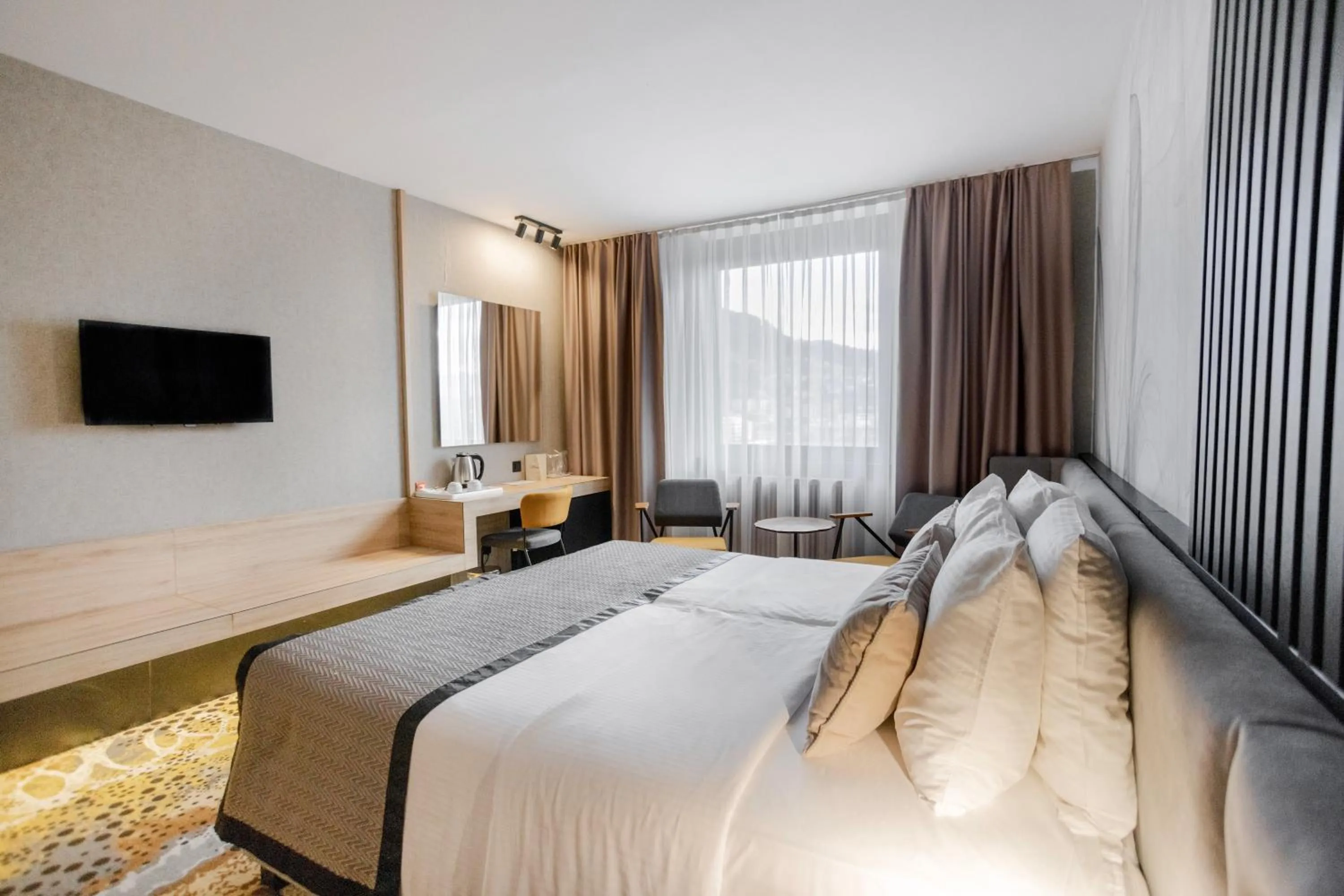 Bedroom, Bed in Hotel Holiday