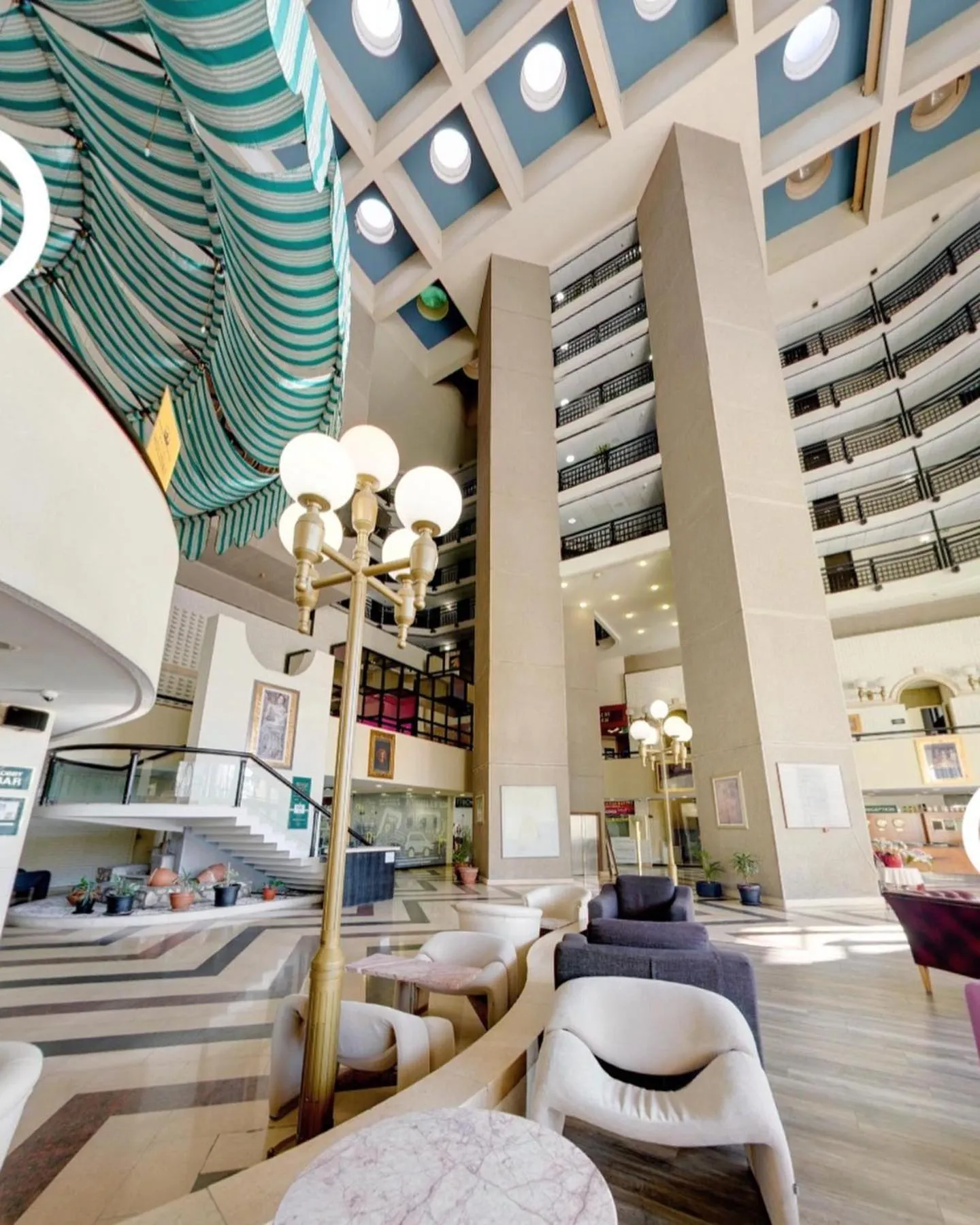 Seating area in Hotel Holiday