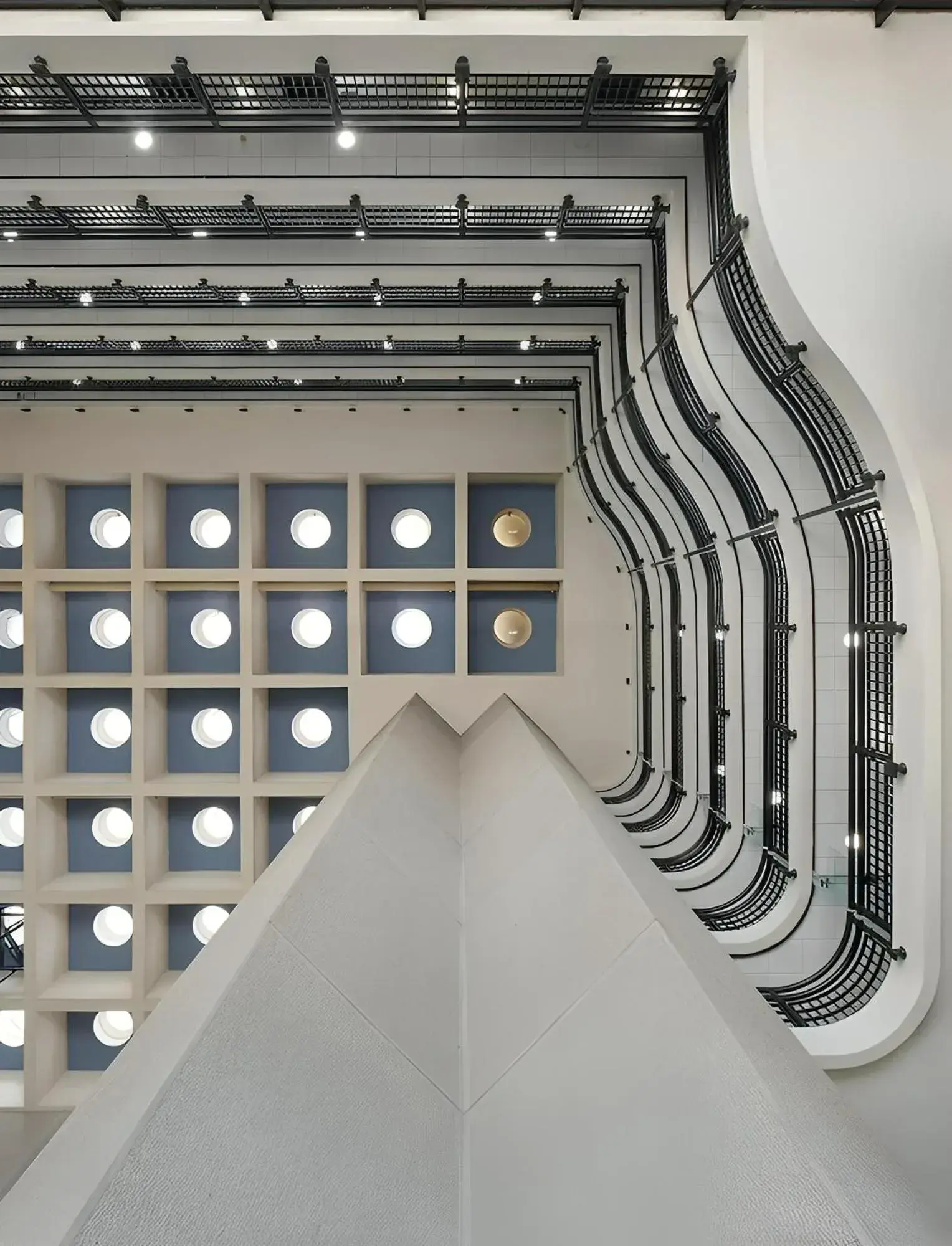 Lobby or reception in Hotel Holiday Lobby or reception in Hotel Holiday