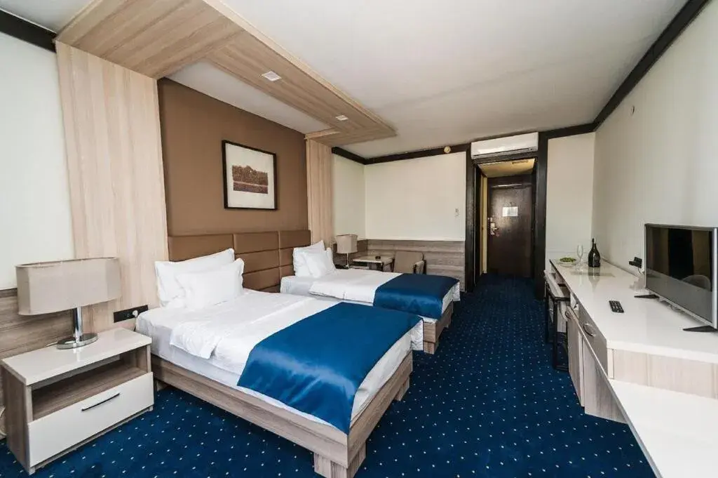 Standard Twin Room in Hotel Holiday Standard Twin Room in Hotel Holiday