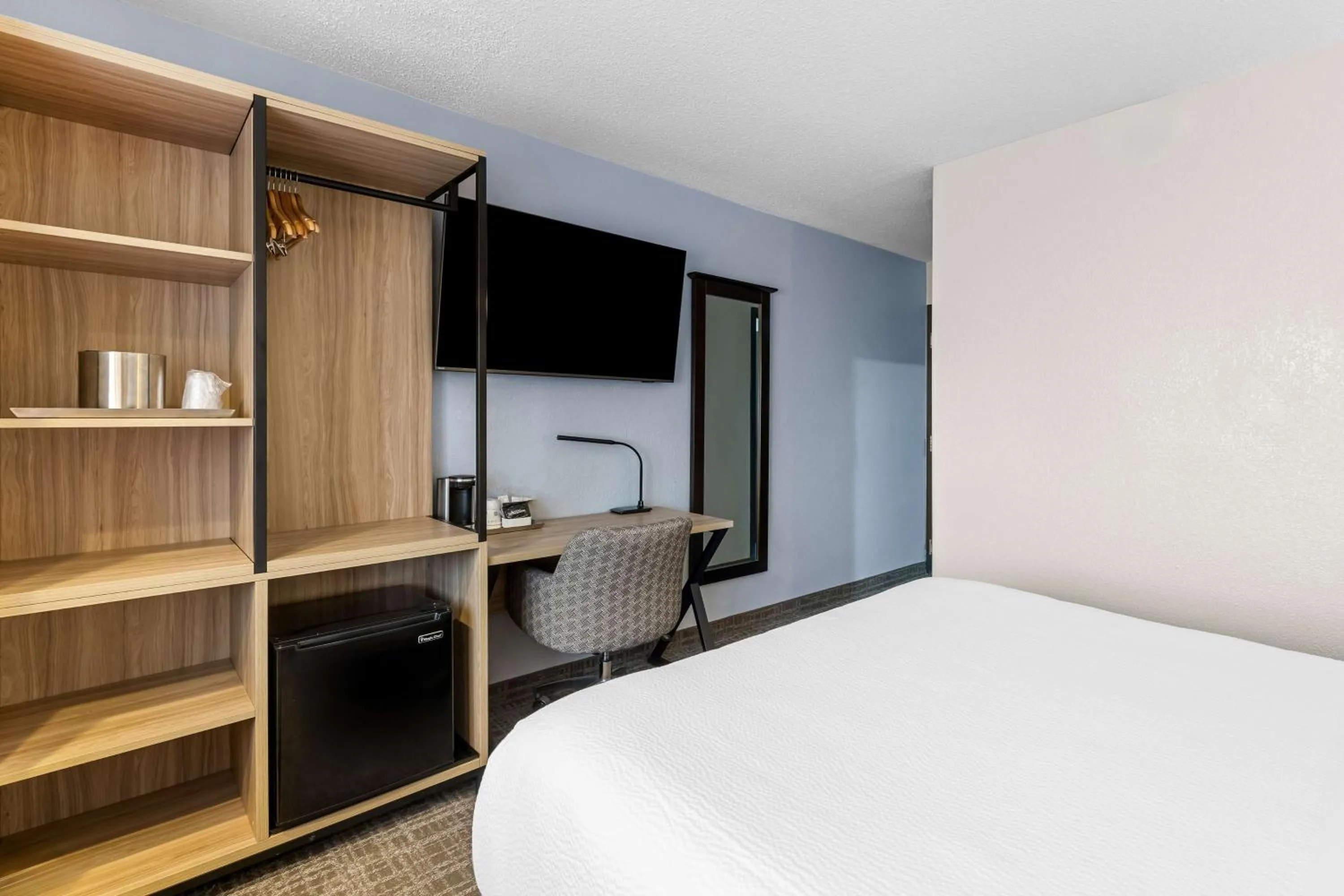 Bedroom, Bed in Best Western Buffalo Inn & Suites