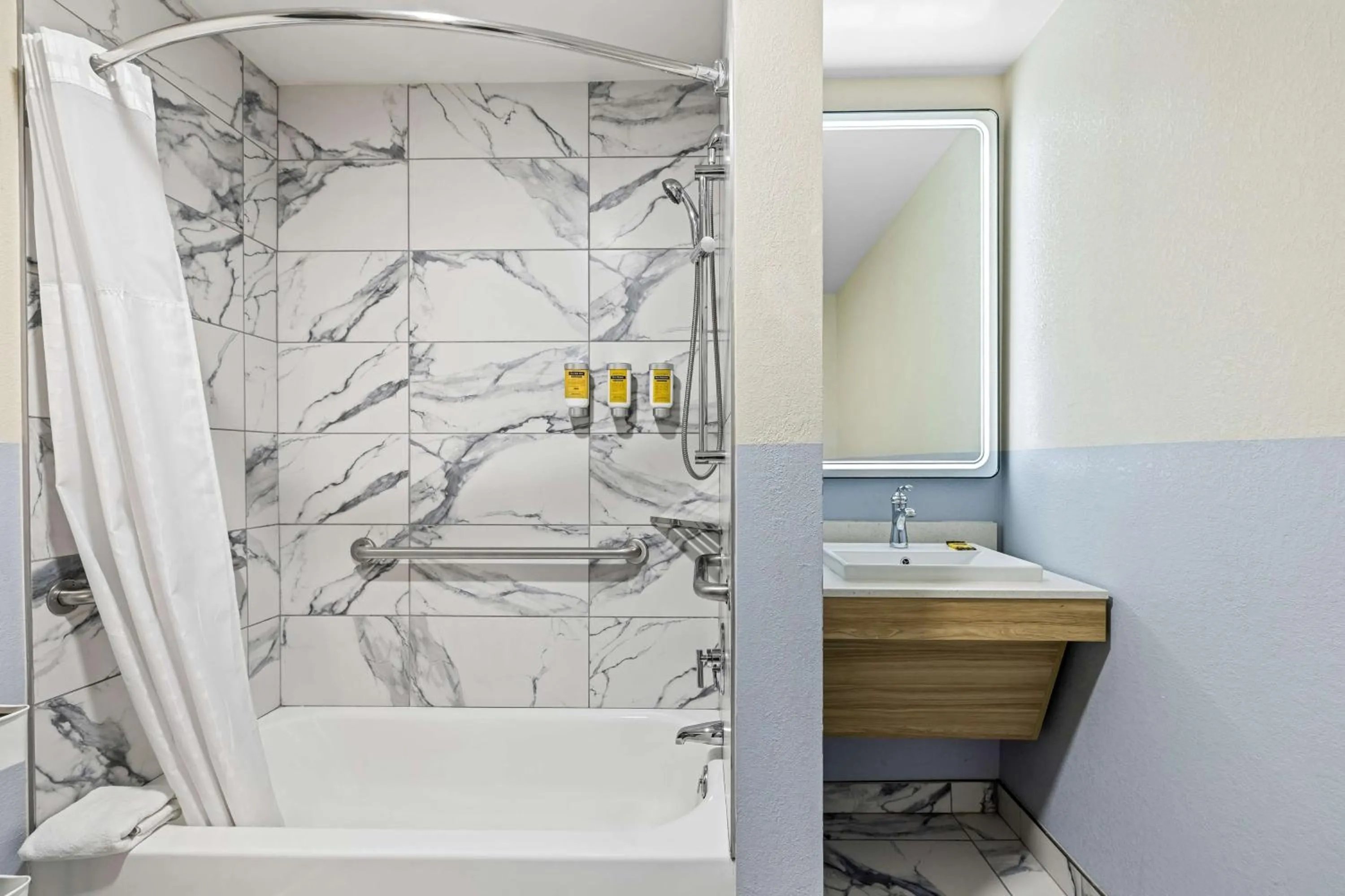 Bathroom in Best Western Buffalo Inn & Suites