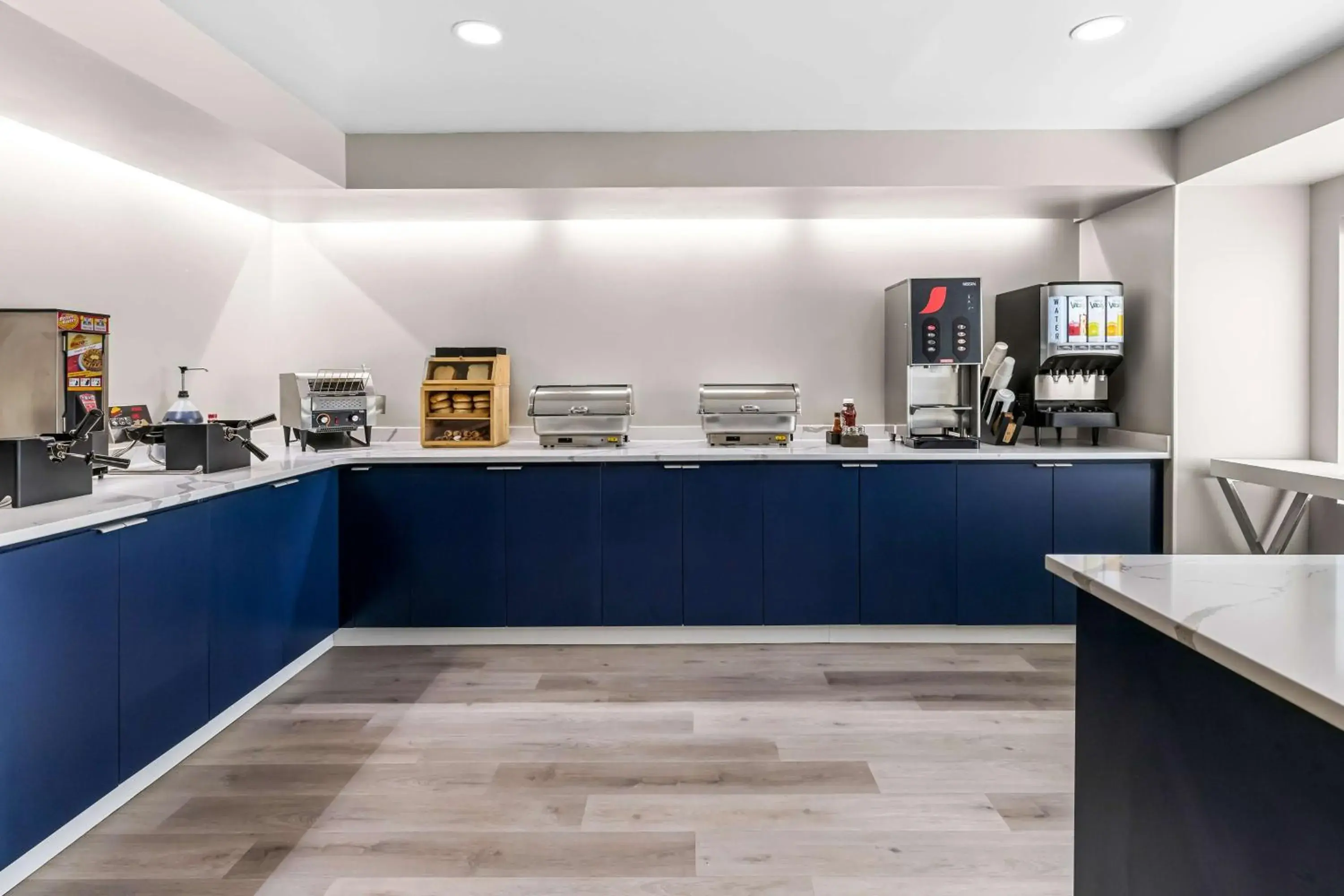 Breakfast in Best Western Buffalo Inn & Suites Breakfast in Best Western Buffalo Inn & Suites