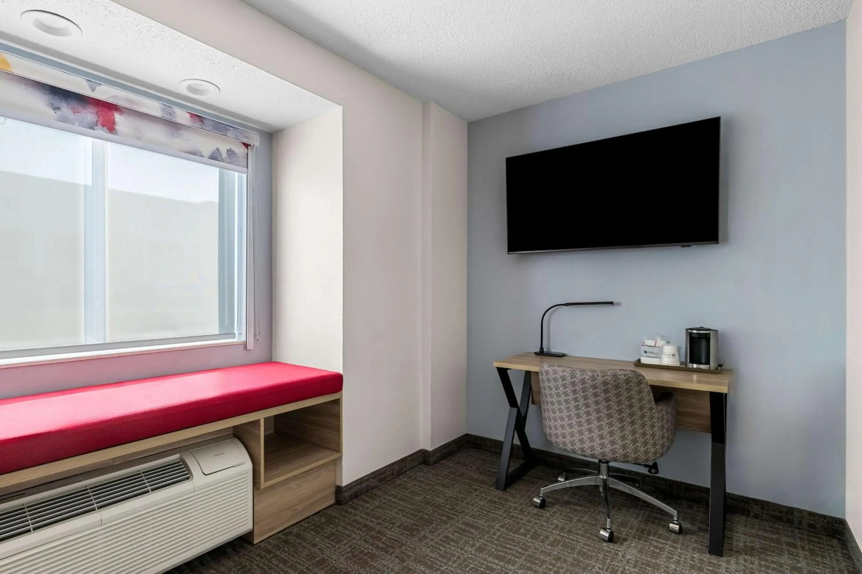 Queen Room with Walk-In Shower - Disability Access/Non-Smoking in Best Western Buffalo Inn & Suites Queen Room with Walk-In Shower - Disability Access/Non-Smoking in Best Western Buffalo Inn & Suites