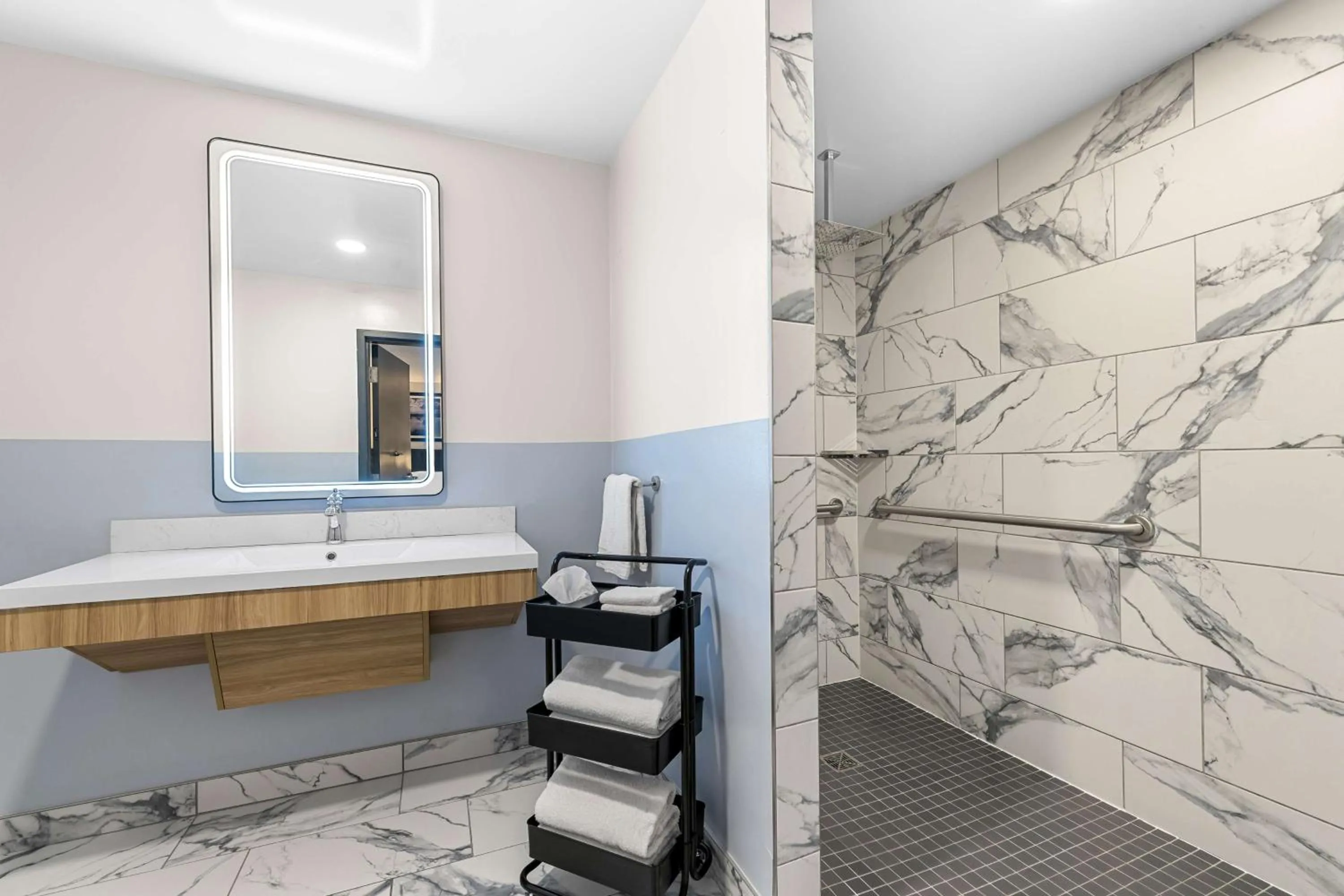 Bathroom in Best Western Buffalo Inn & Suites