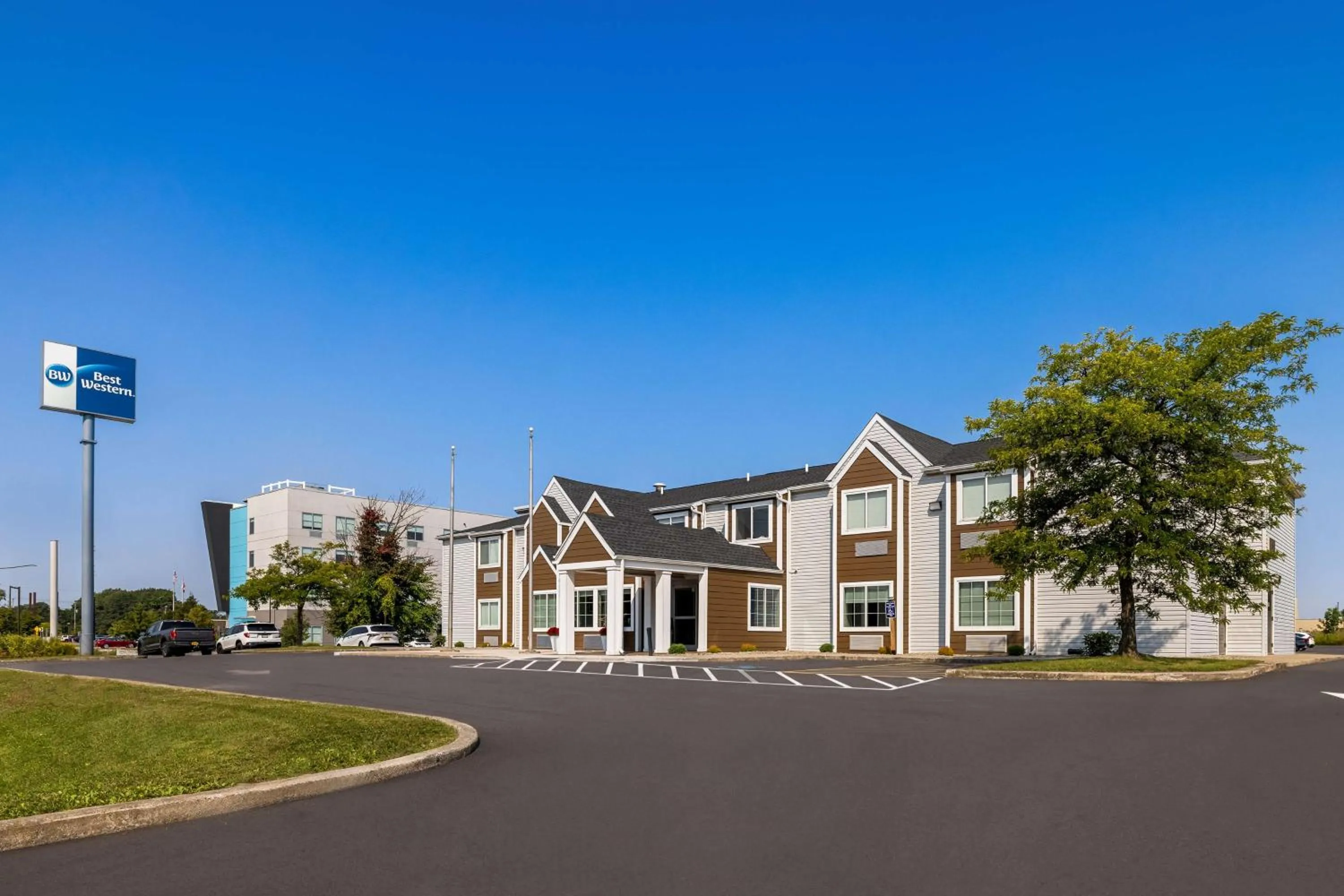 Property building in Best Western Buffalo Inn & Suites