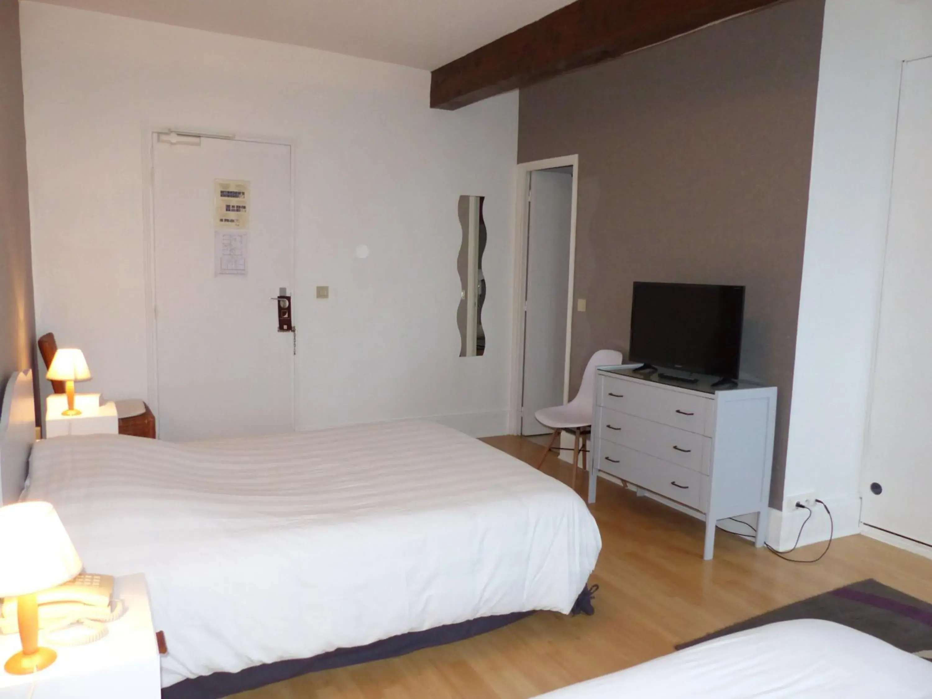 Decorative detail, Bed in Logis Hotels - Au Colombier du Touron Decorative detail, Bed in Logis Hotels - Au Colombier du Touron