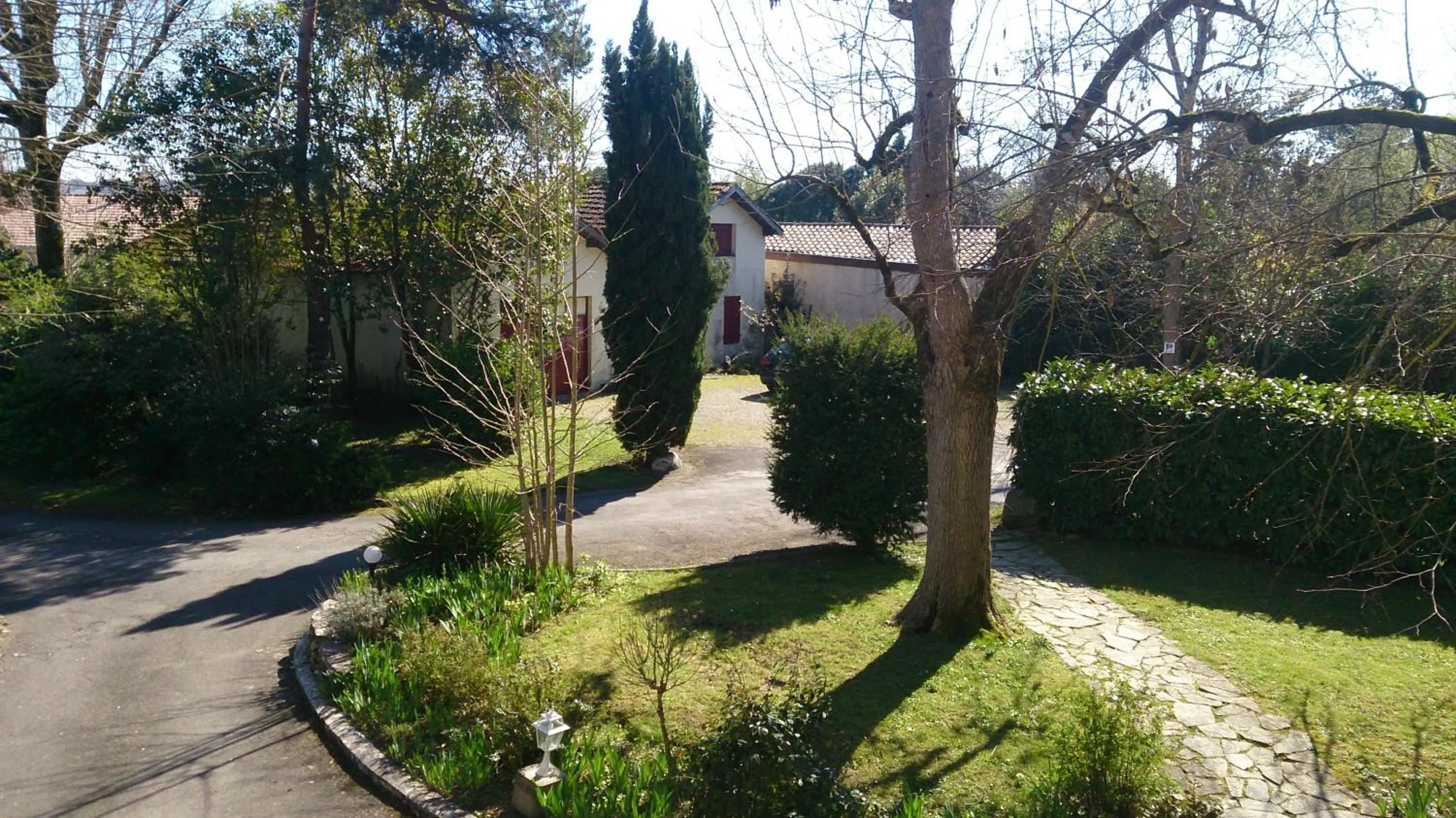 Garden in Logis Hotels - Au Colombier du Touron