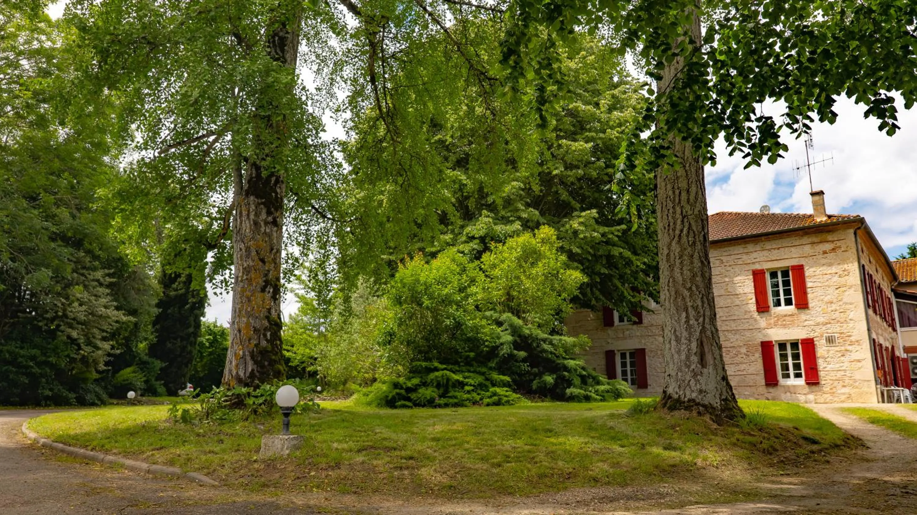 Logis Hotels - Au Colombier du Touron