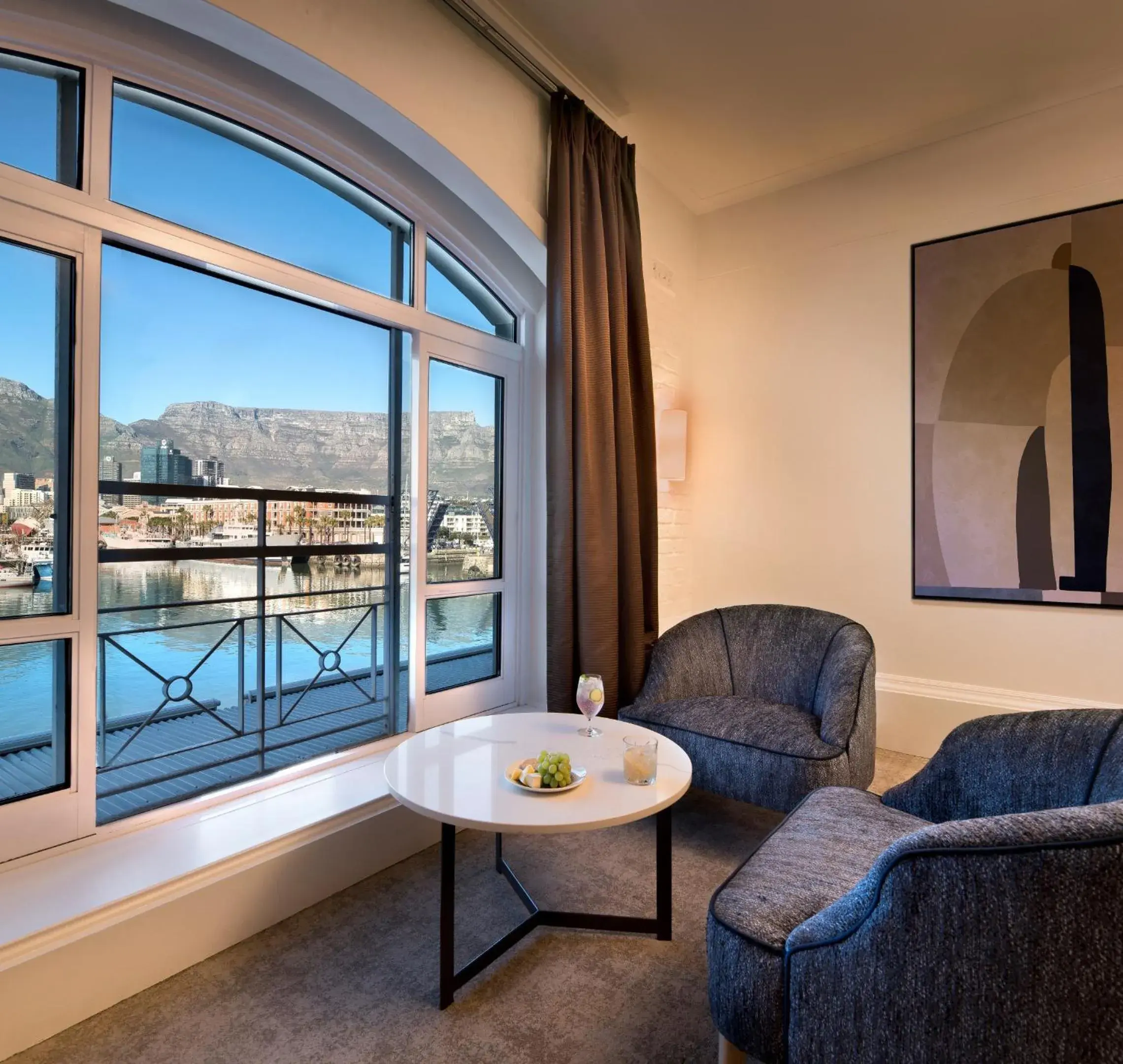 Mountain view in Victoria & Alfred Hotel by NEWMARK Mountain view in Victoria & Alfred Hotel by NEWMARK