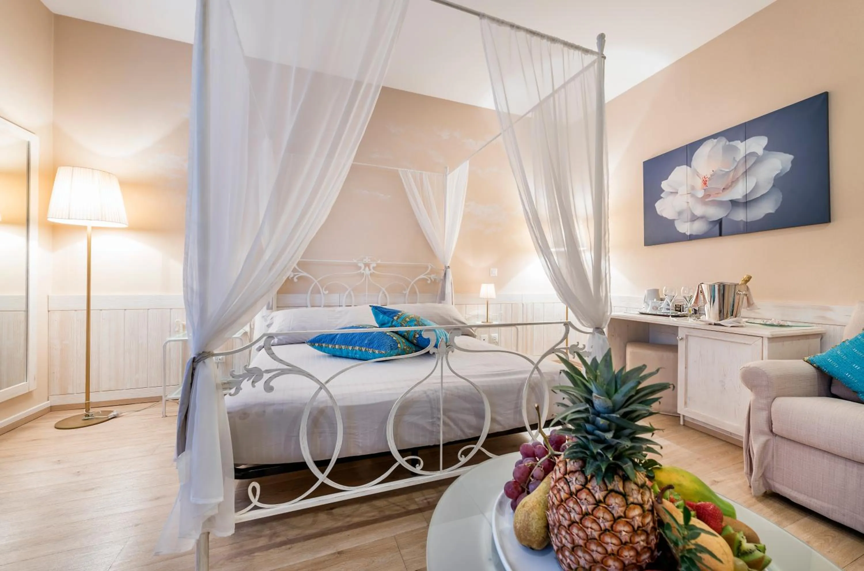 Coffee/tea facilities, Bed in Albergo Ristorante La Palma