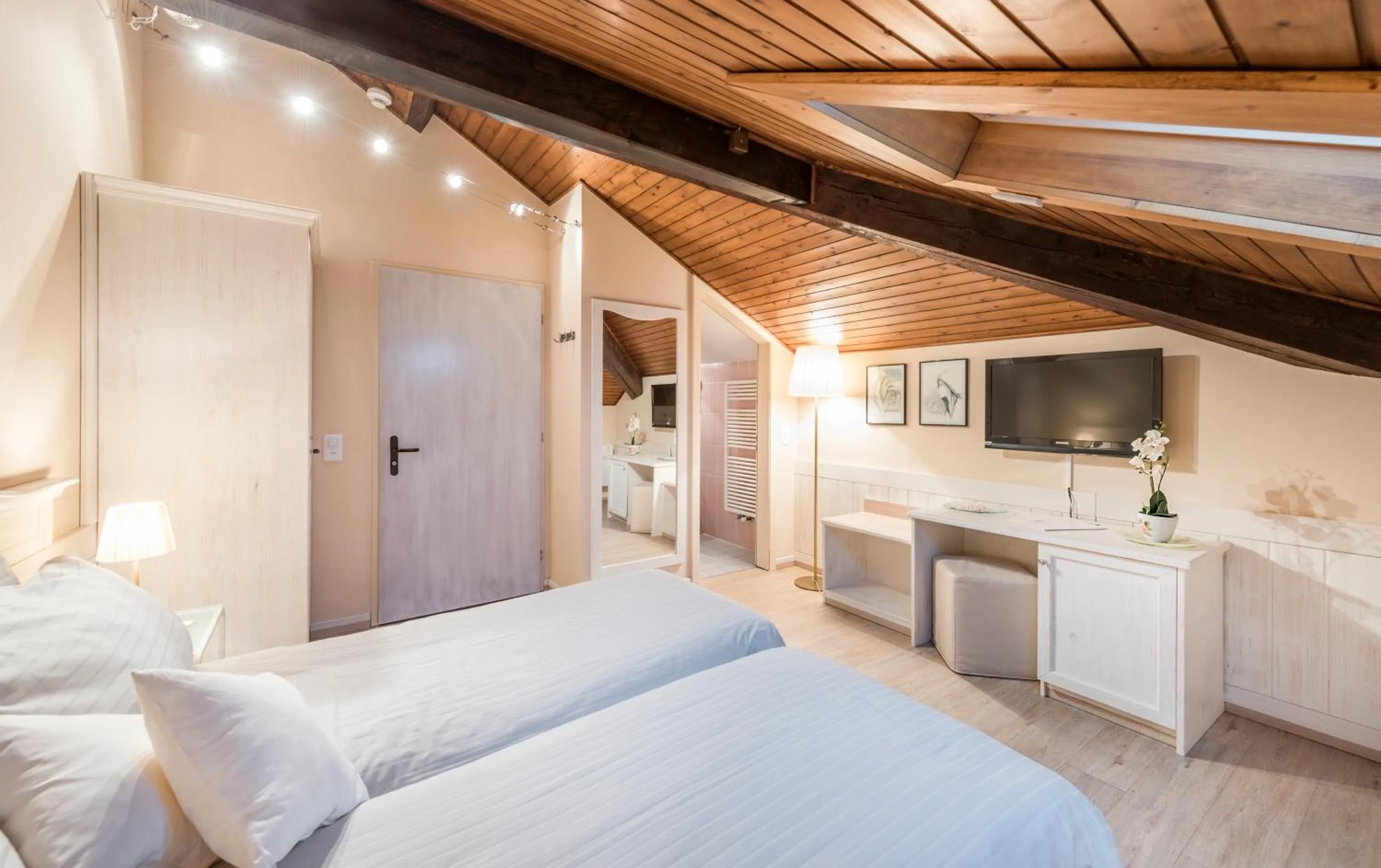 TV and multimedia, Bed in Albergo Ristorante La Palma