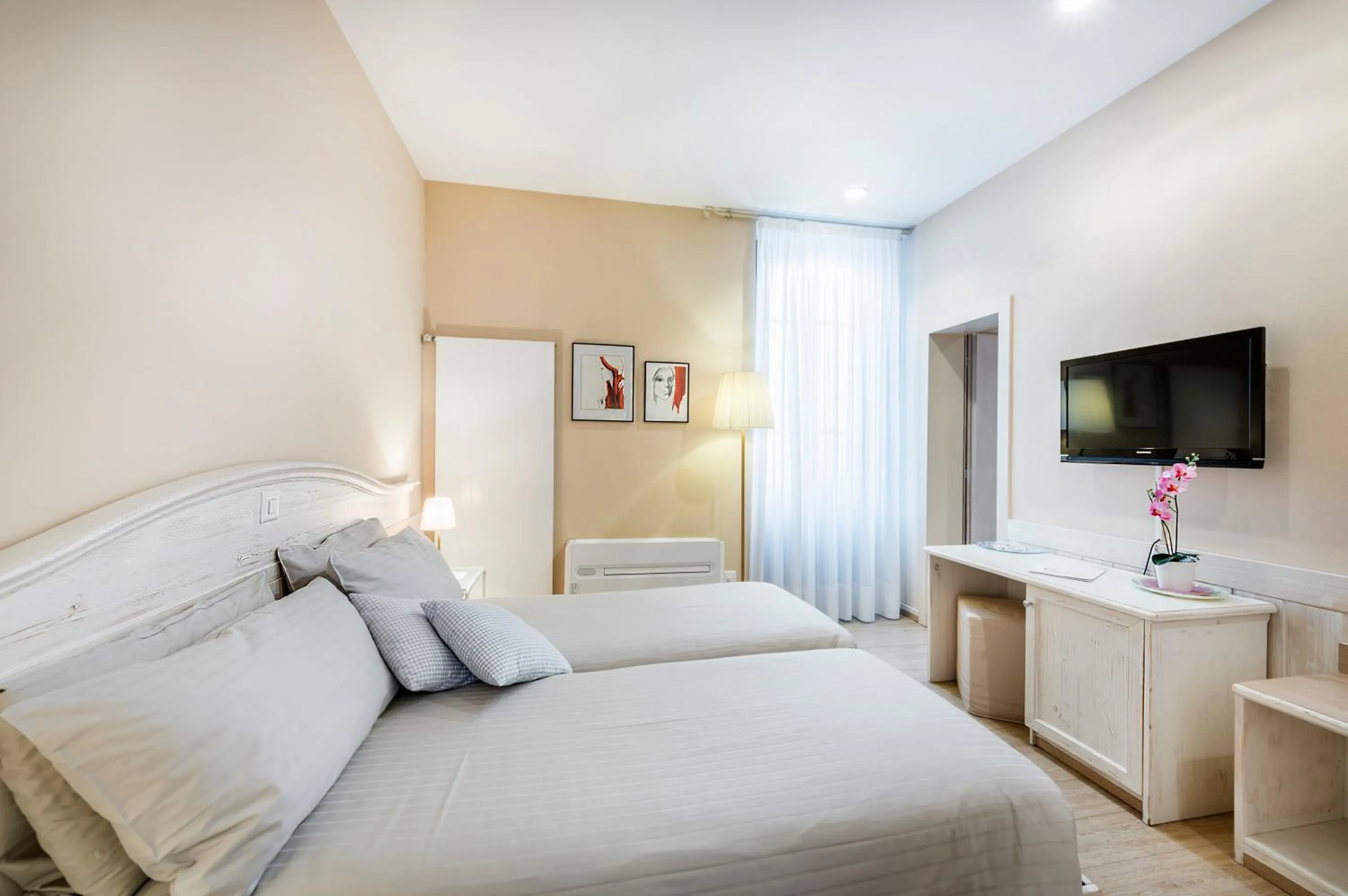 TV and multimedia, Bed in Albergo Ristorante La Palma