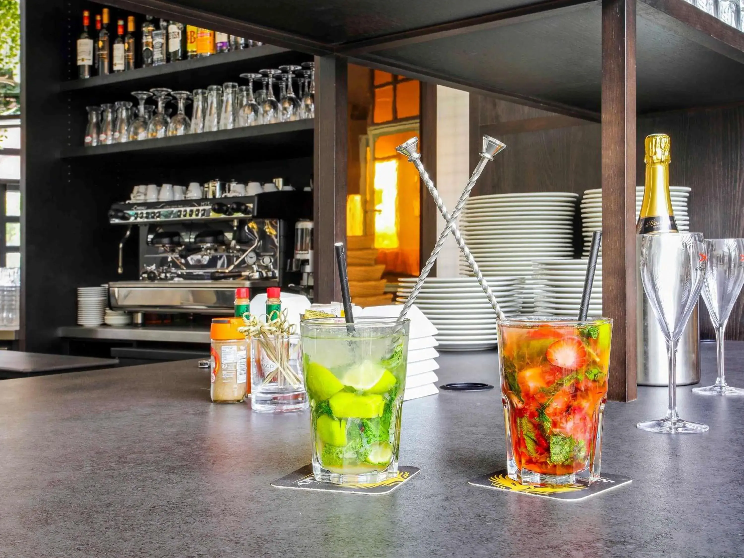 Lounge or bar in ibis Styles Evry Courcouronnes Hotel and Events Lounge or bar in ibis Styles Evry Courcouronnes Hotel and Events