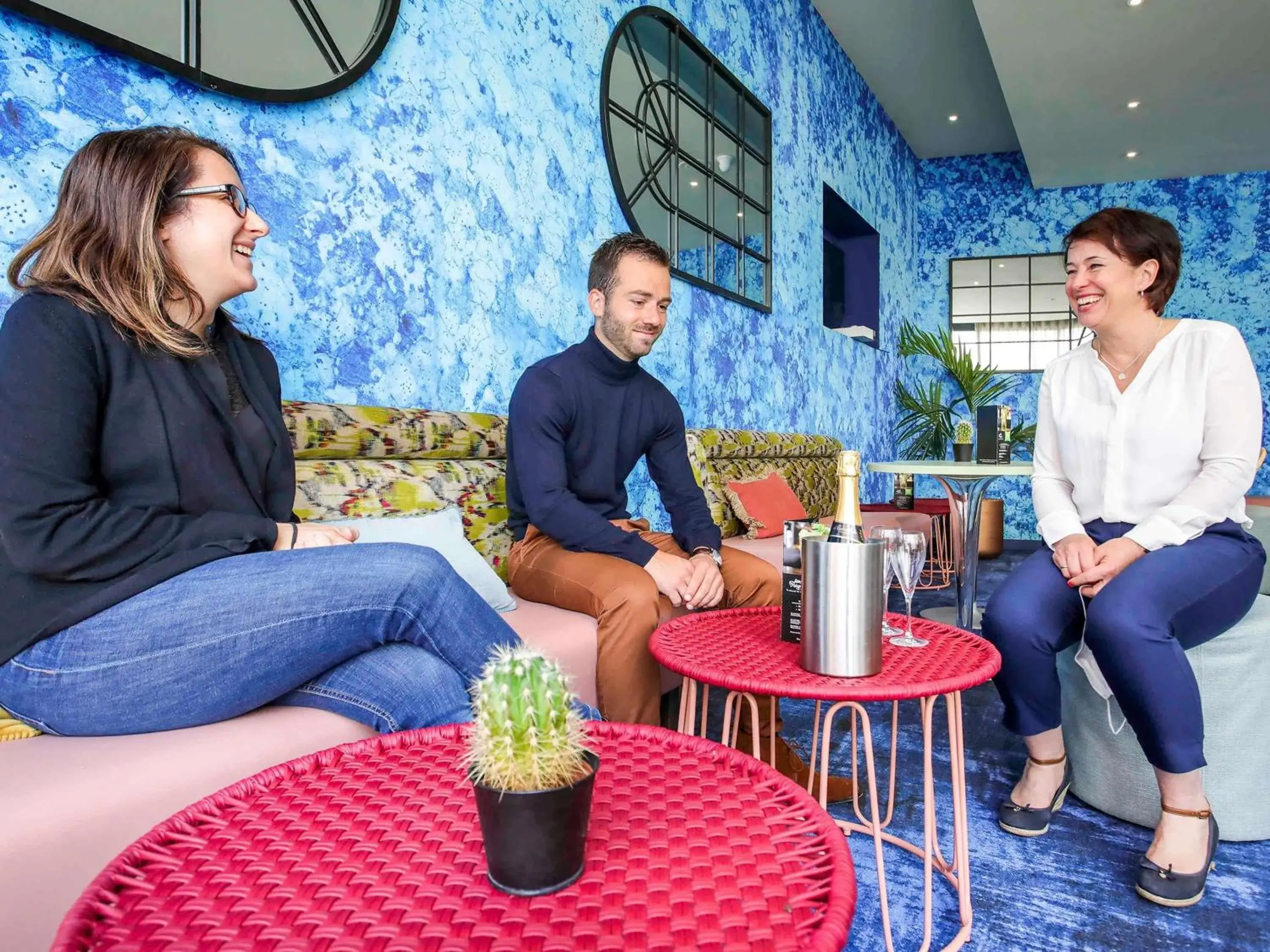 Lounge or bar in ibis Styles Evry Courcouronnes Hotel and Events Lounge or bar in ibis Styles Evry Courcouronnes Hotel and Events