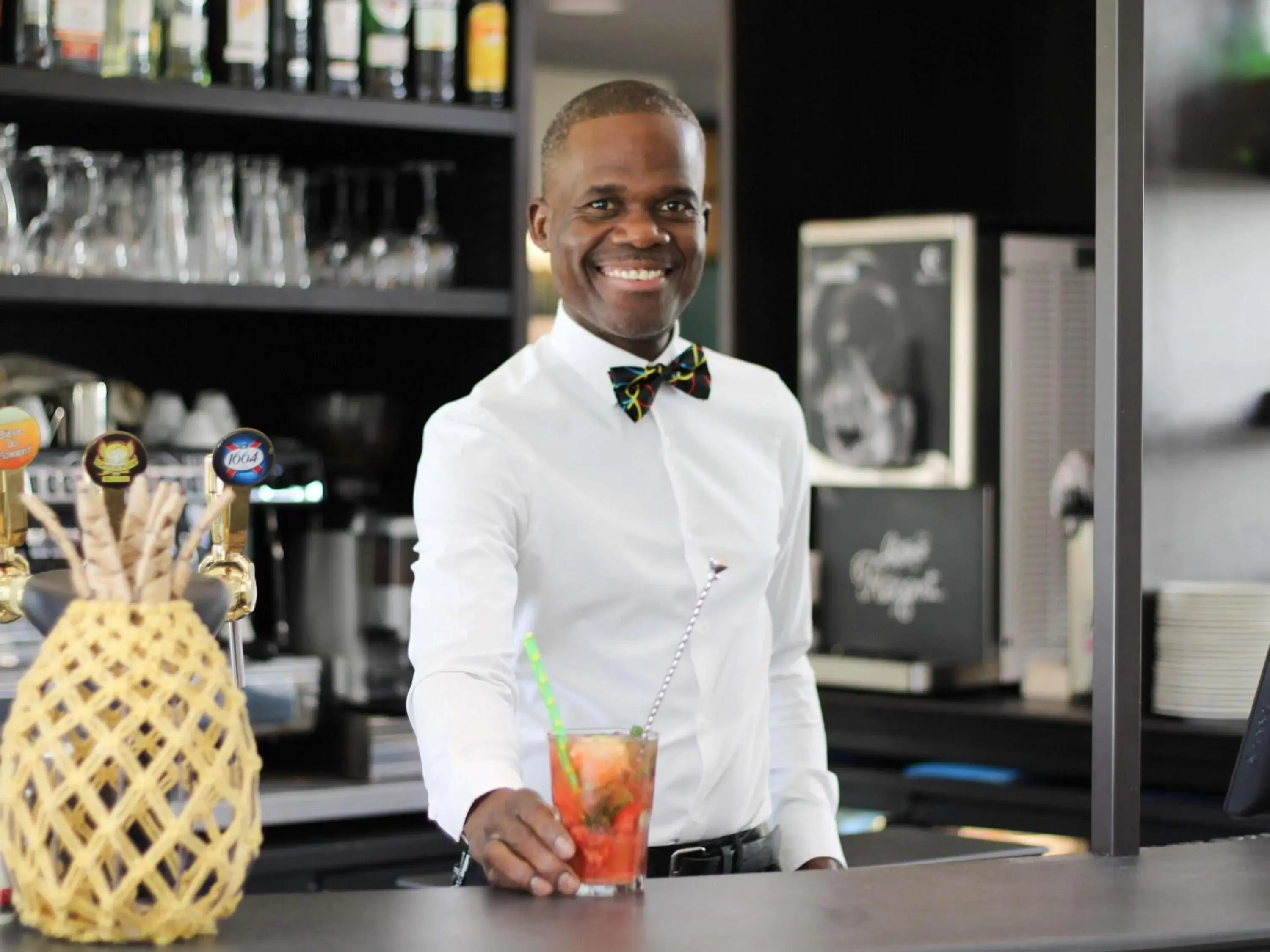 Lounge or bar in ibis Styles Evry Courcouronnes Hotel and Events Lounge or bar in ibis Styles Evry Courcouronnes Hotel and Events
