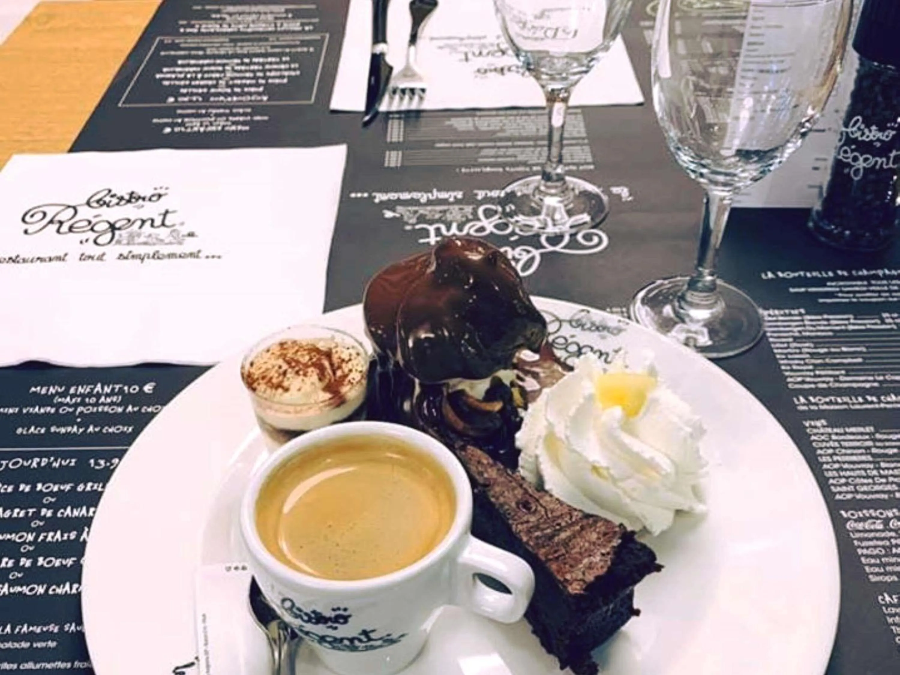 Restaurant/places to eat in ibis Styles Evry Courcouronnes Hotel and Events