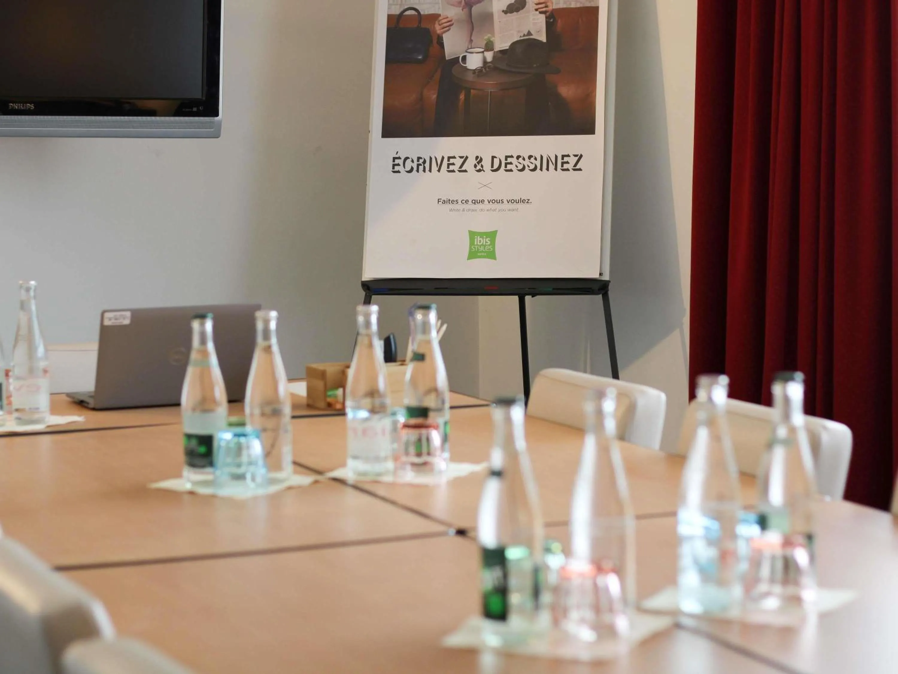 Business facilities in ibis Styles Evry Courcouronnes Hotel and Events