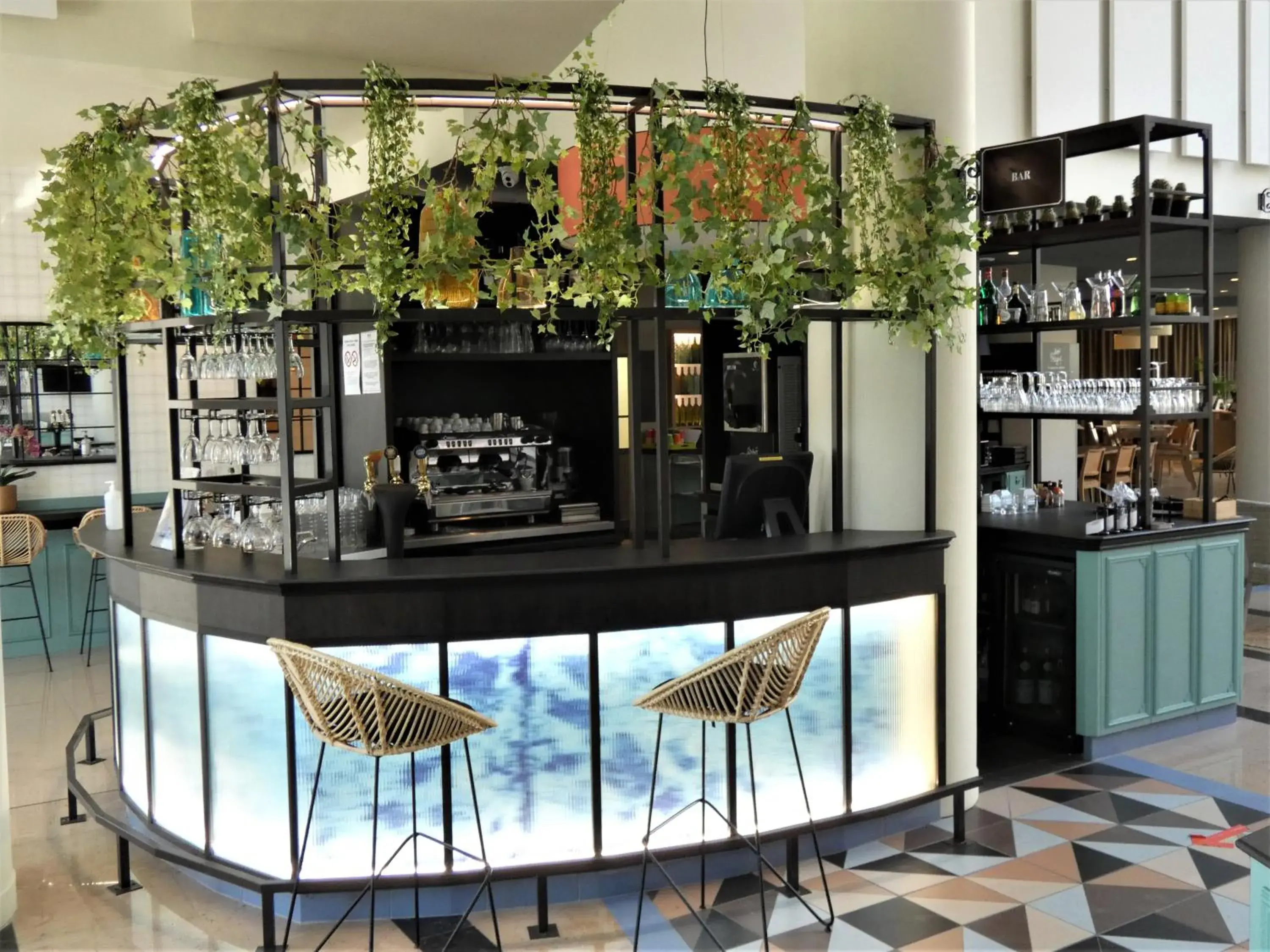 Lounge or bar in ibis Styles Evry Courcouronnes Hotel and Events Lounge or bar in ibis Styles Evry Courcouronnes Hotel and Events