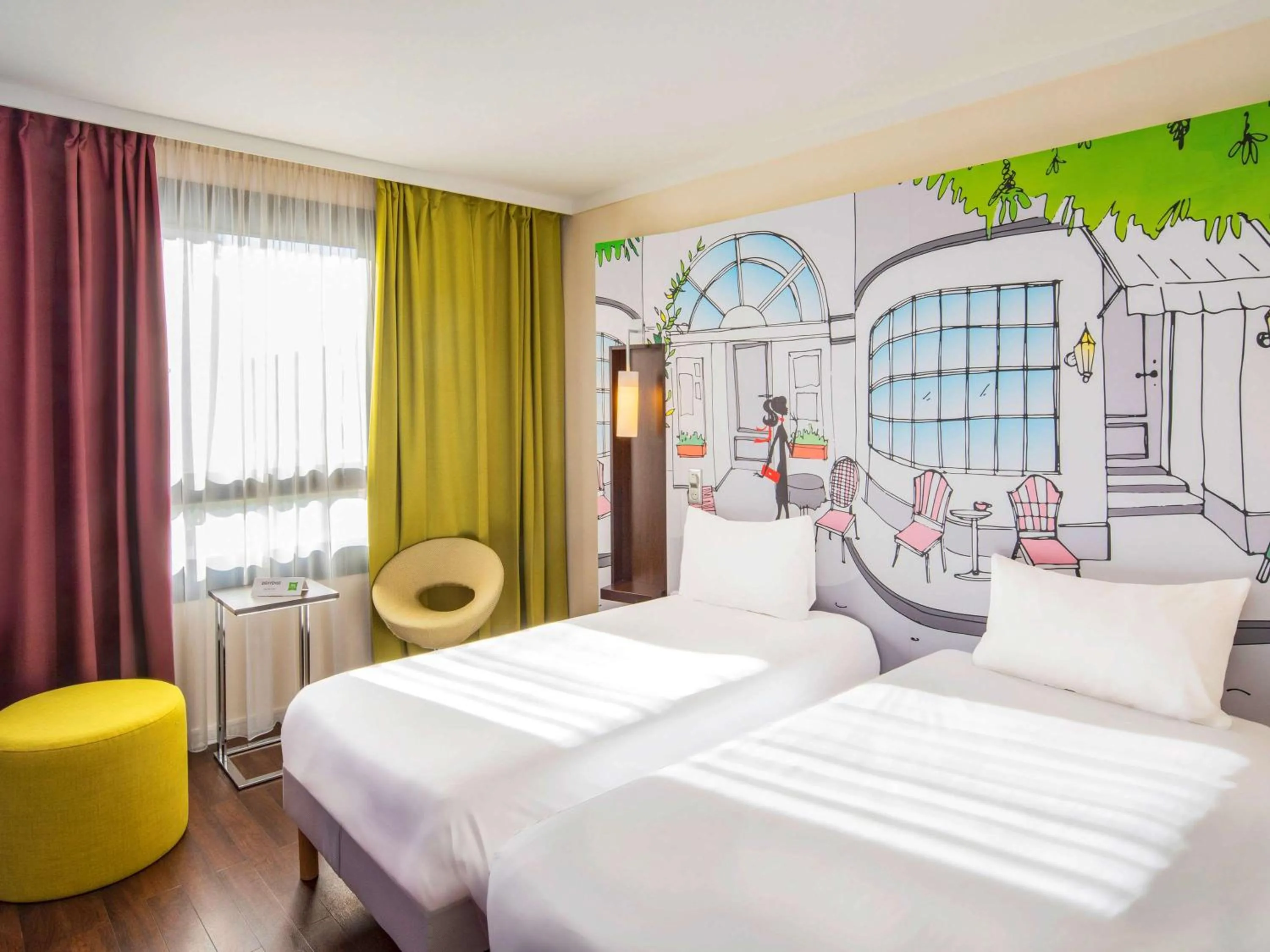 Photo of the whole room, Bed in ibis Styles Evry Courcouronnes Hotel and Events