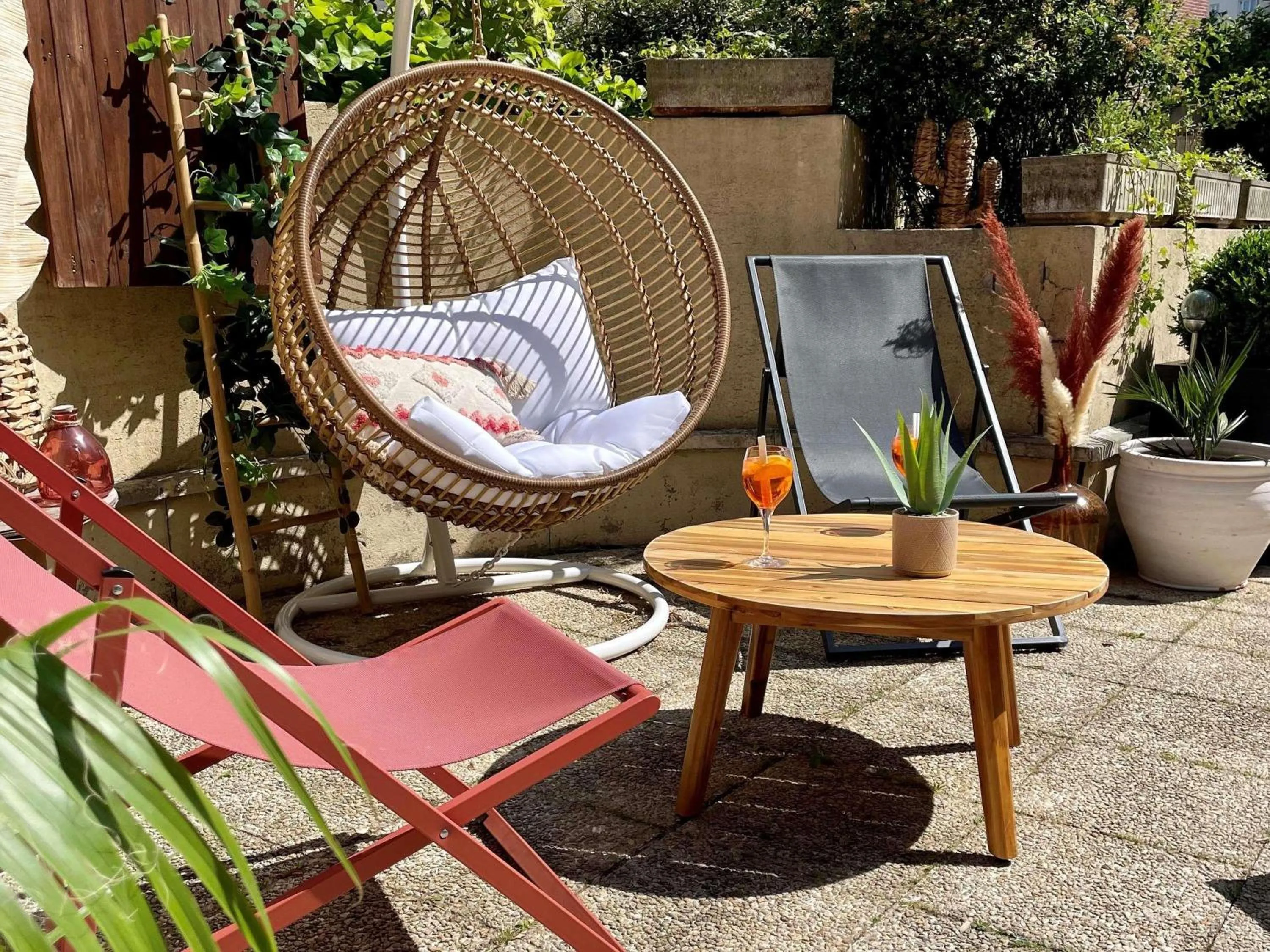 Lounge or bar in ibis Styles Evry Courcouronnes Hotel and Events