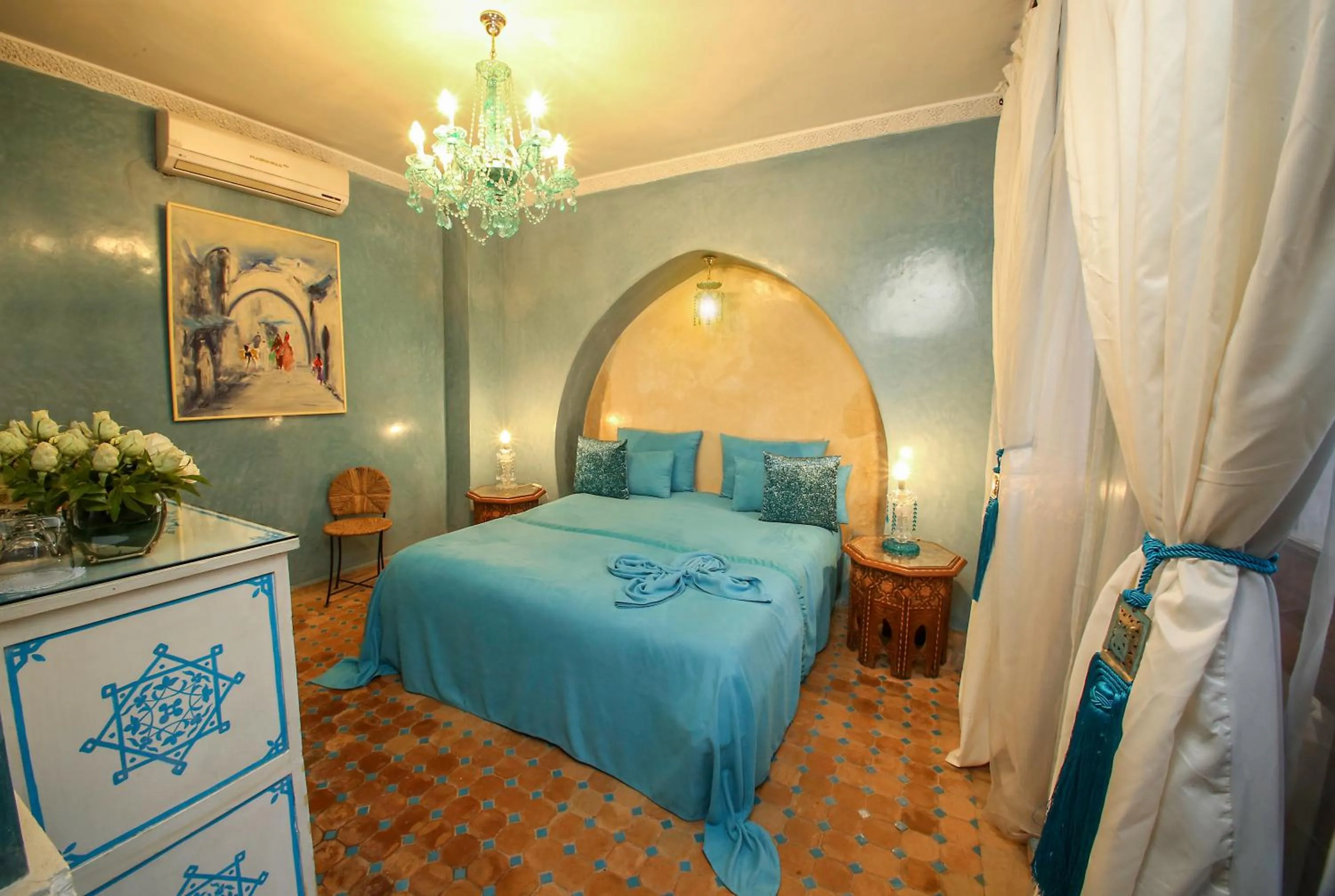 Photo of the whole room, Bed in Riad Turquoise