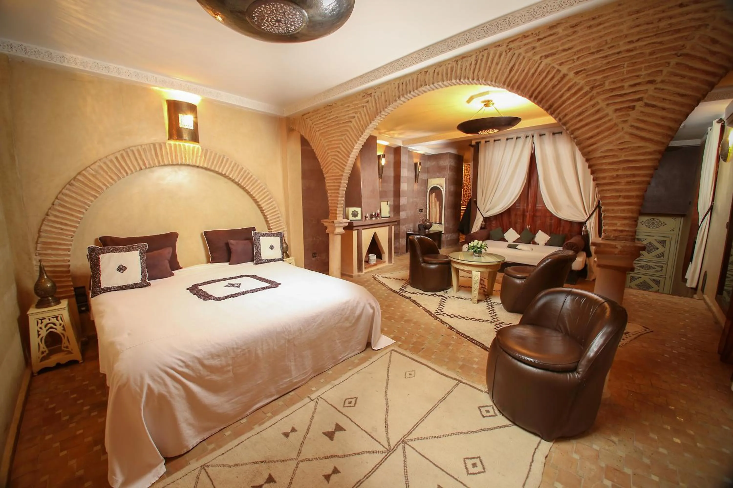 Photo of the whole room, Bed in Riad Turquoise