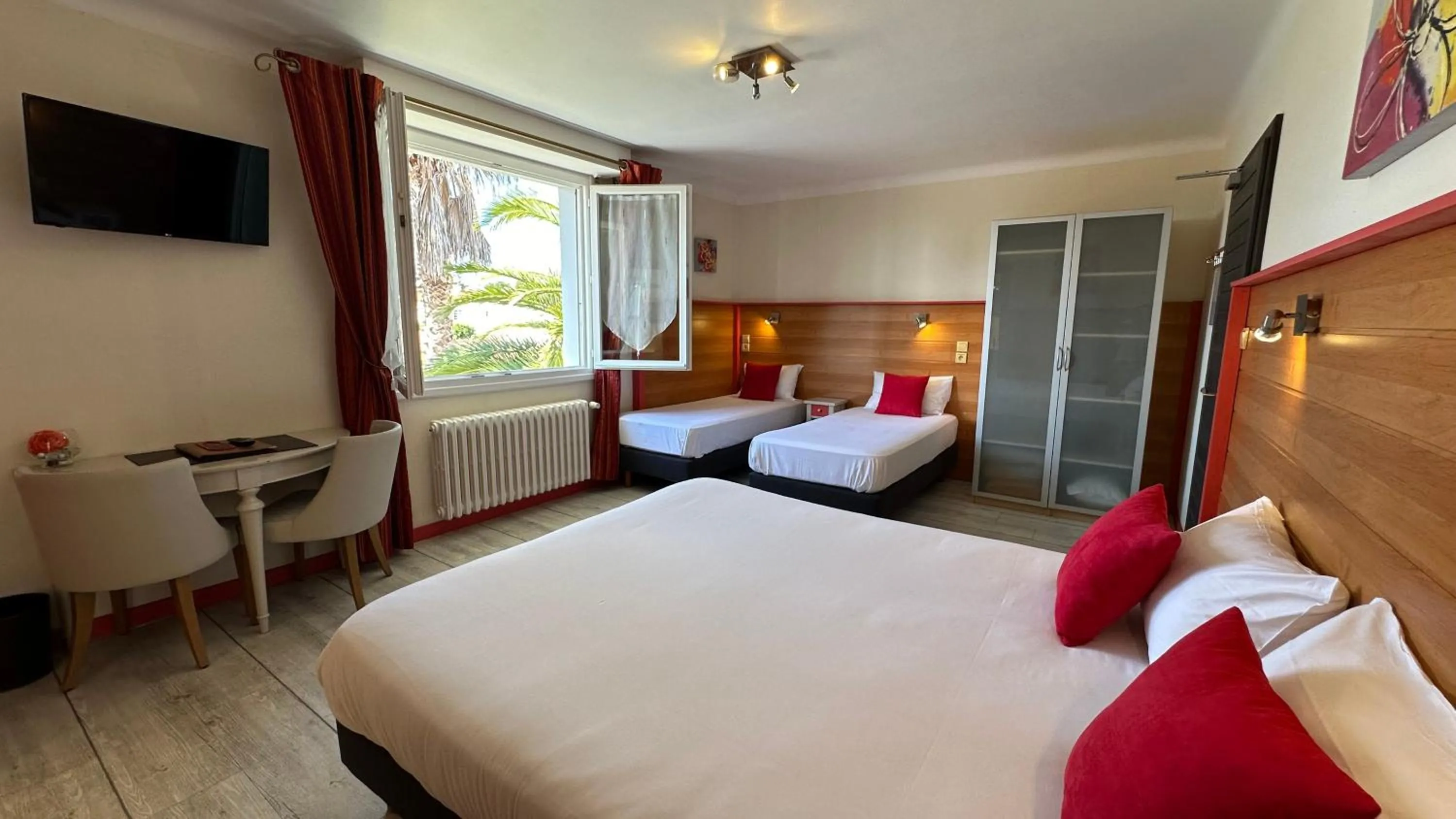 Bed in Hotel Le Goeland