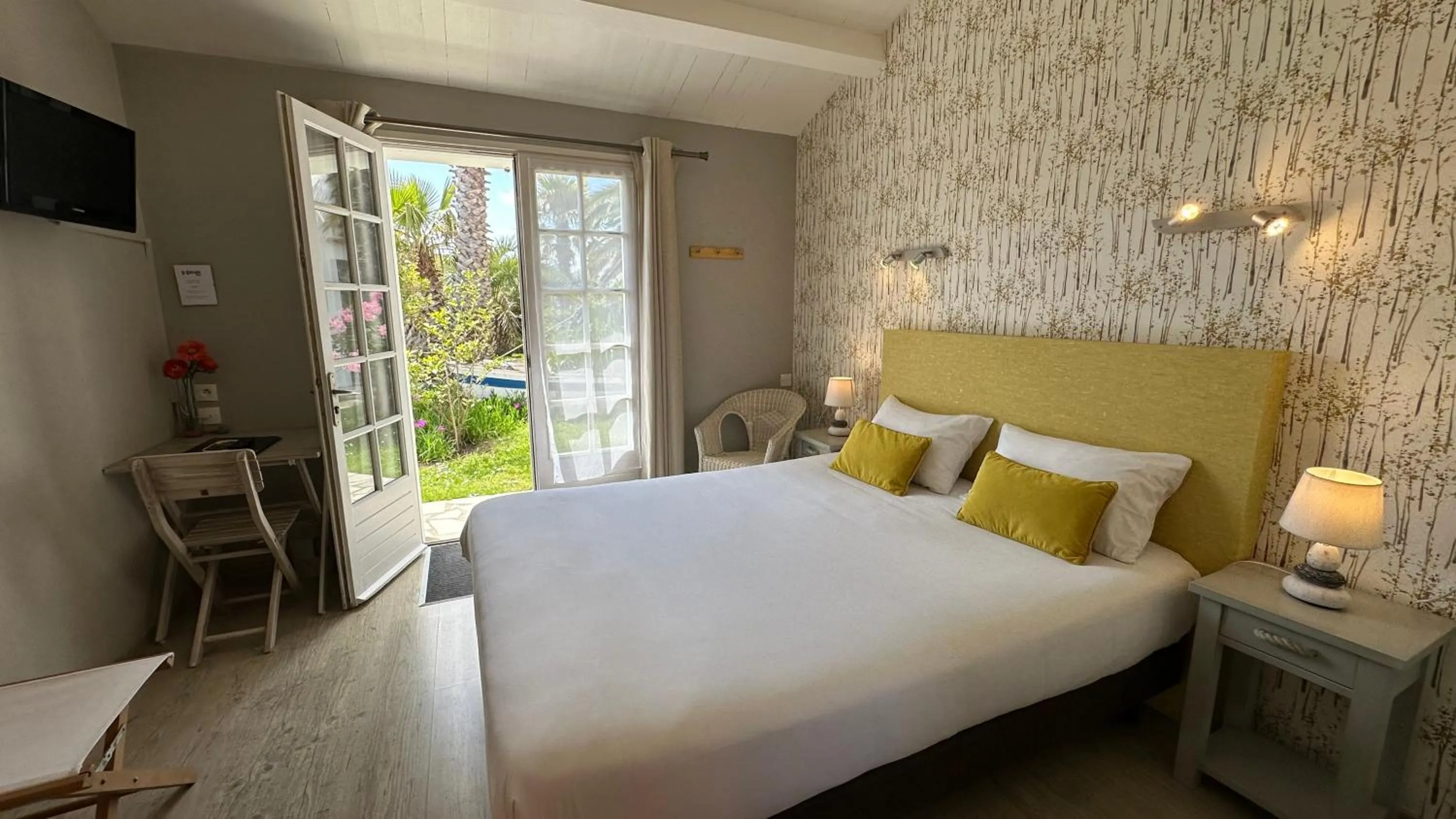 Bed in Hotel Le Goeland