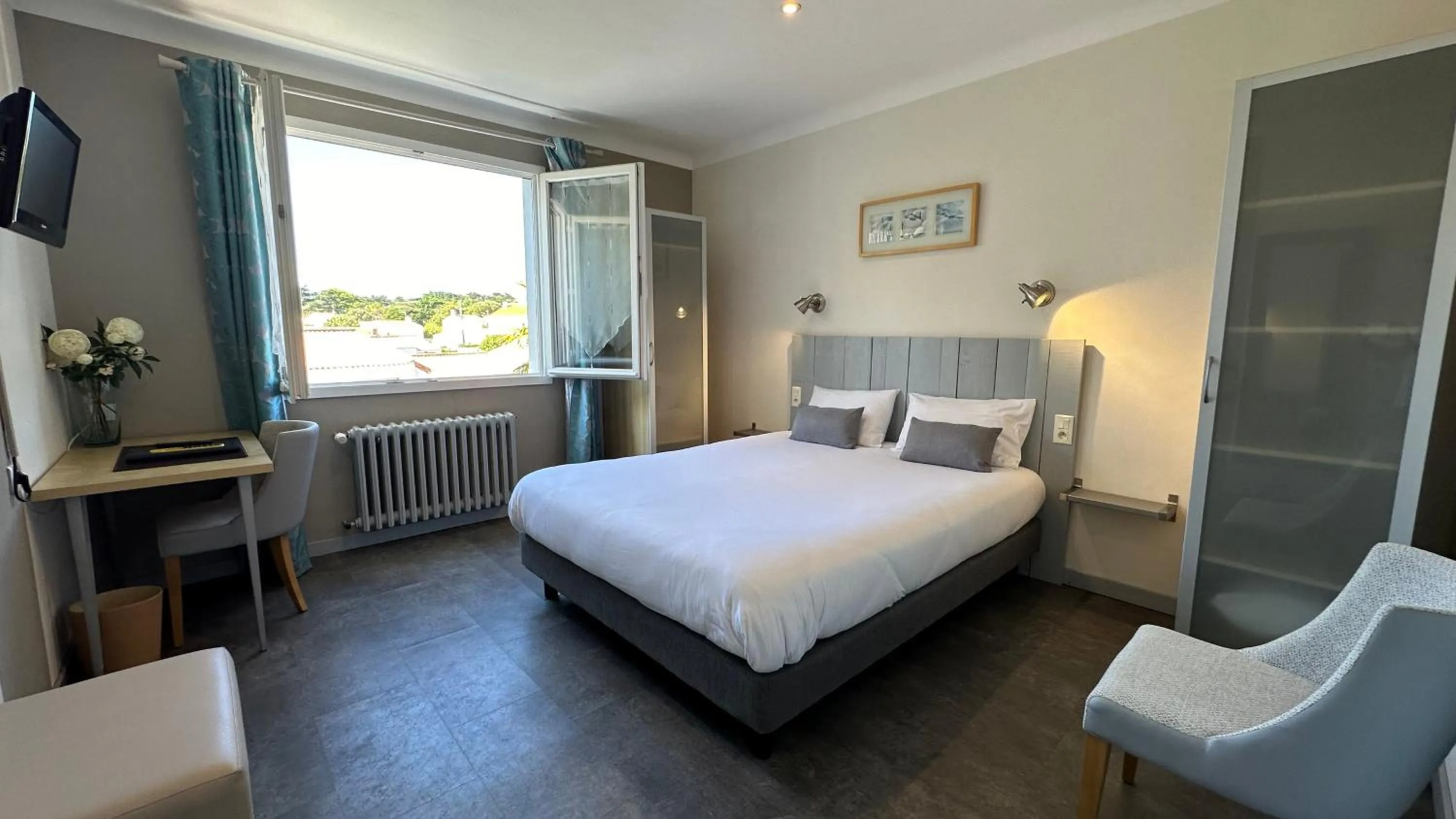 Bed in Hotel Le Goeland