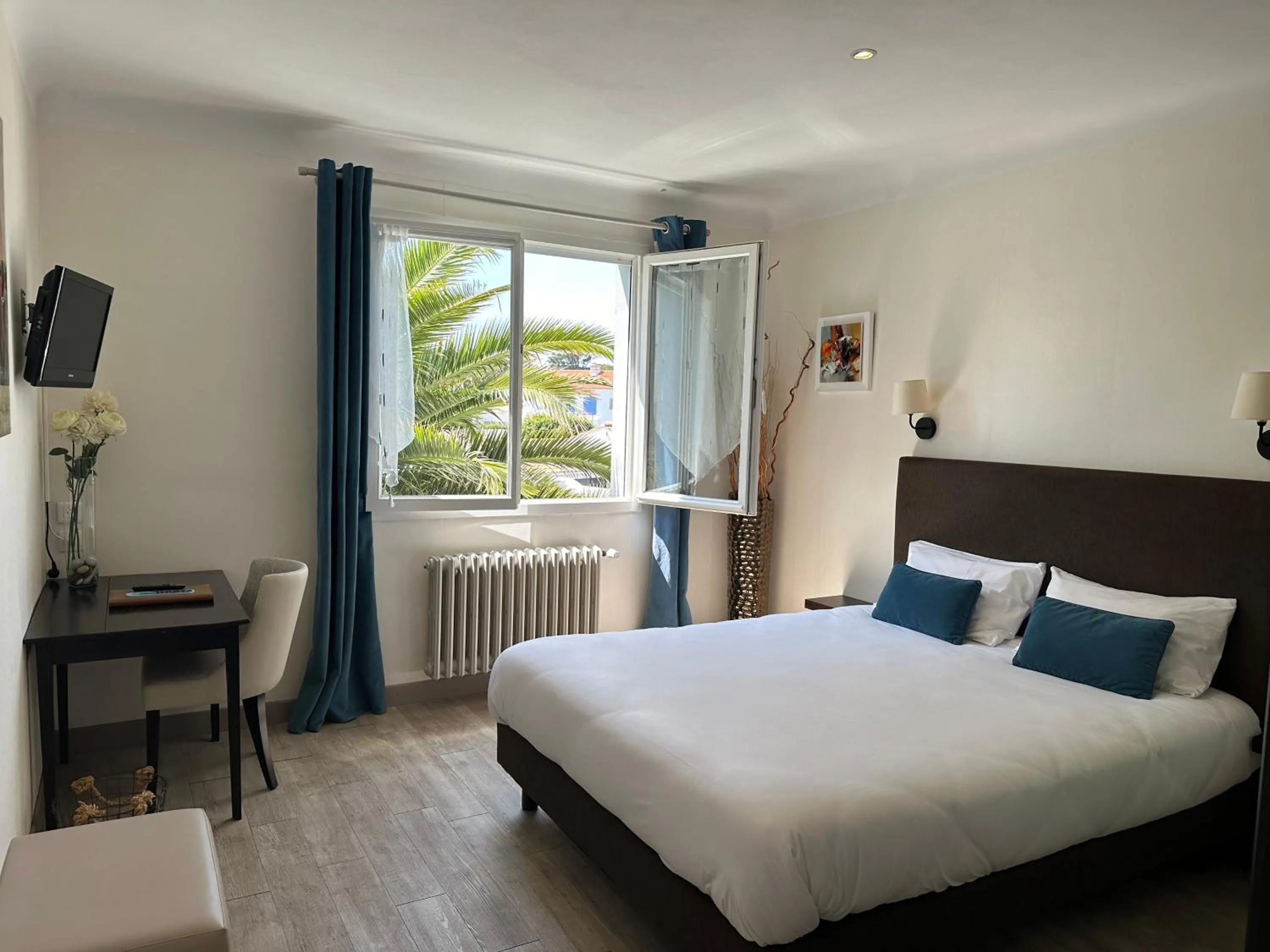 Bed in Hotel Le Goeland