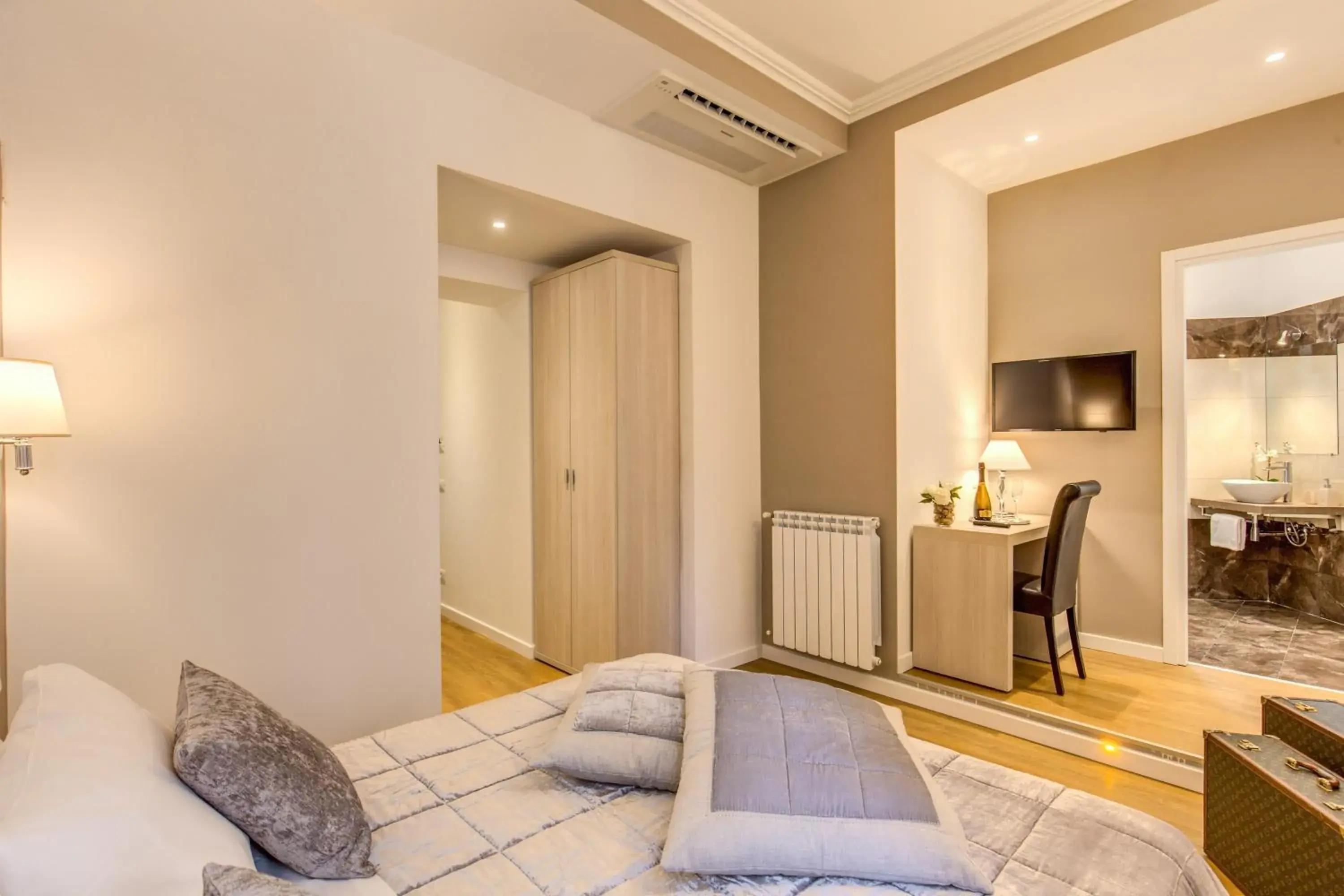 Decorative detail, Bed in The Bridge Suites Decorative detail, Bed in The Bridge Suites