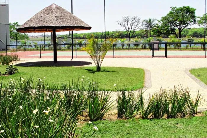 Tennis court in Resort da Ilha