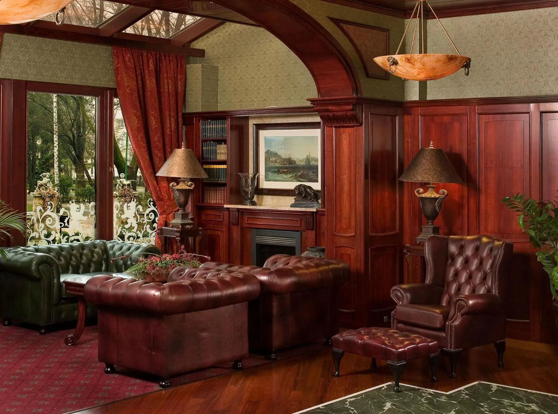 Communal lounge/ TV room in Golden Ball Club