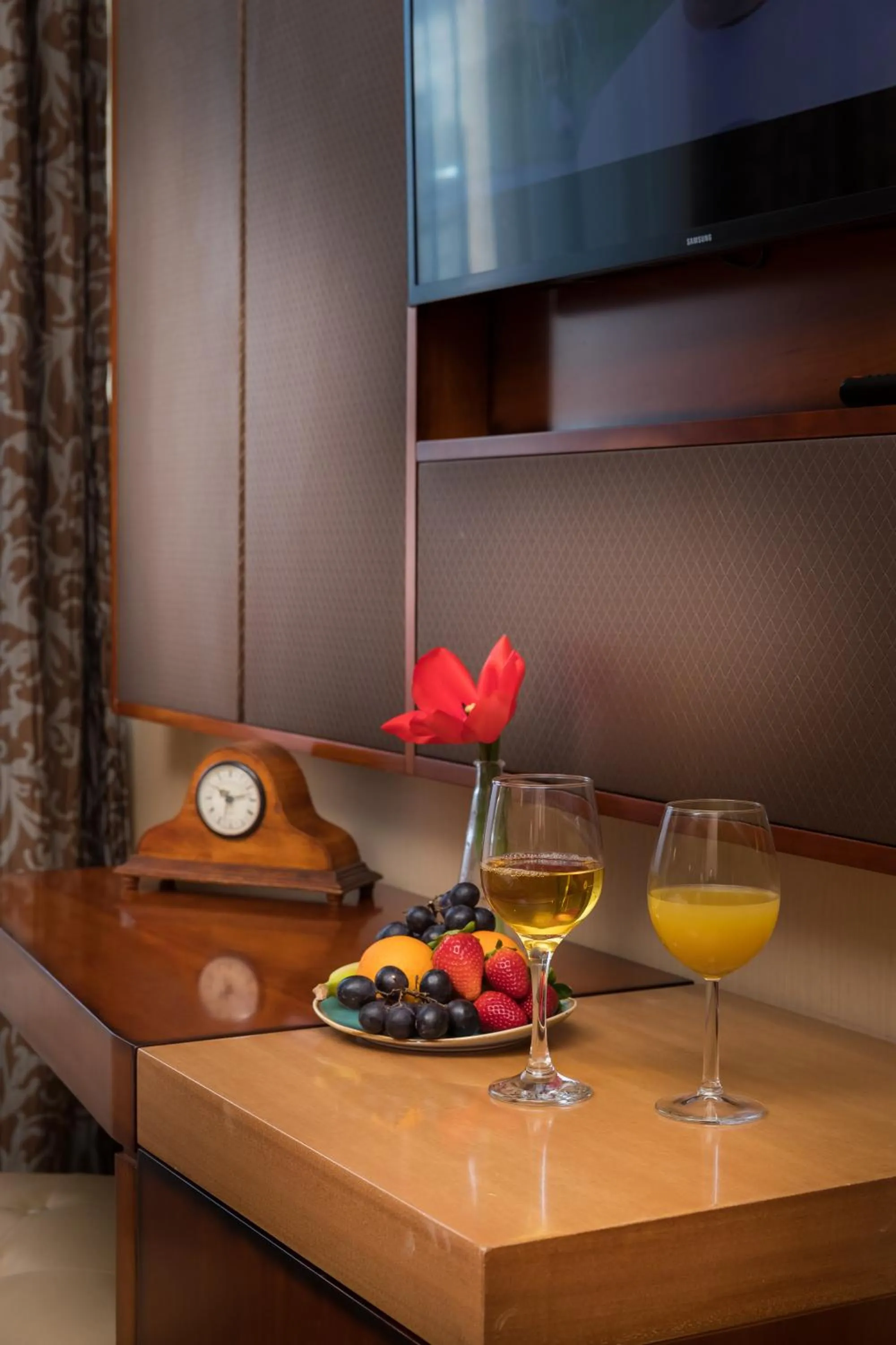 Photo of the whole room in Golden Ball Club