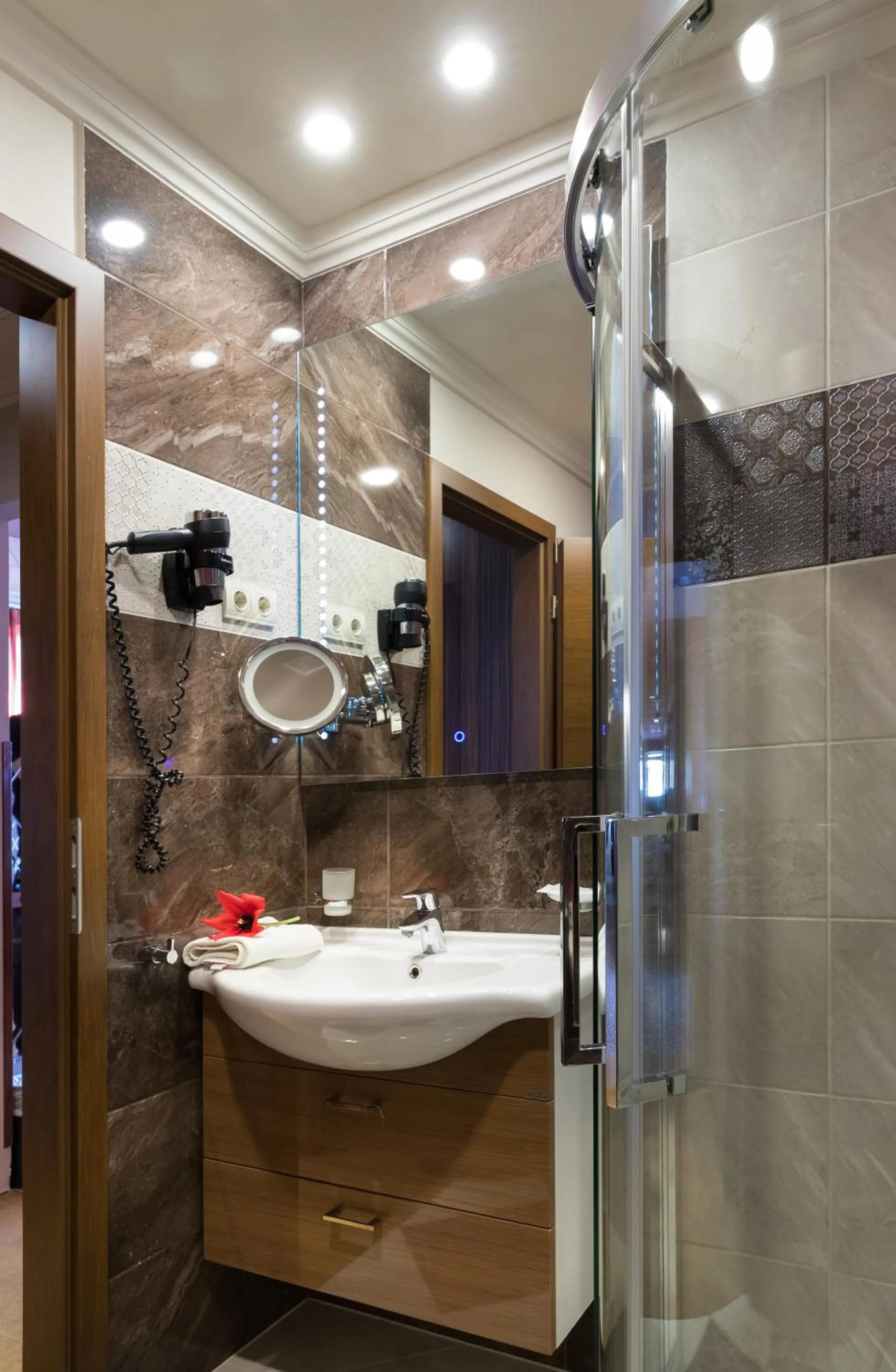 Shower in Golden Ball Club