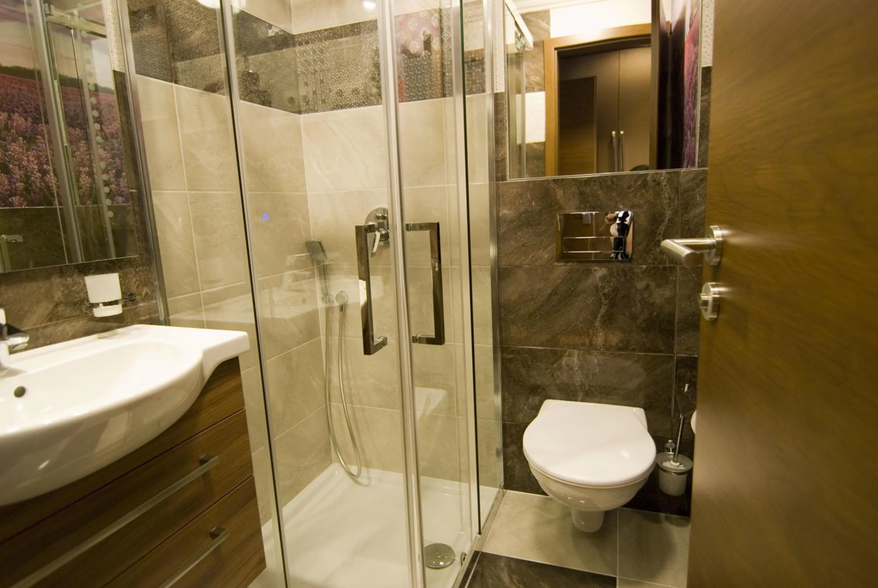 Shower in Golden Ball Club