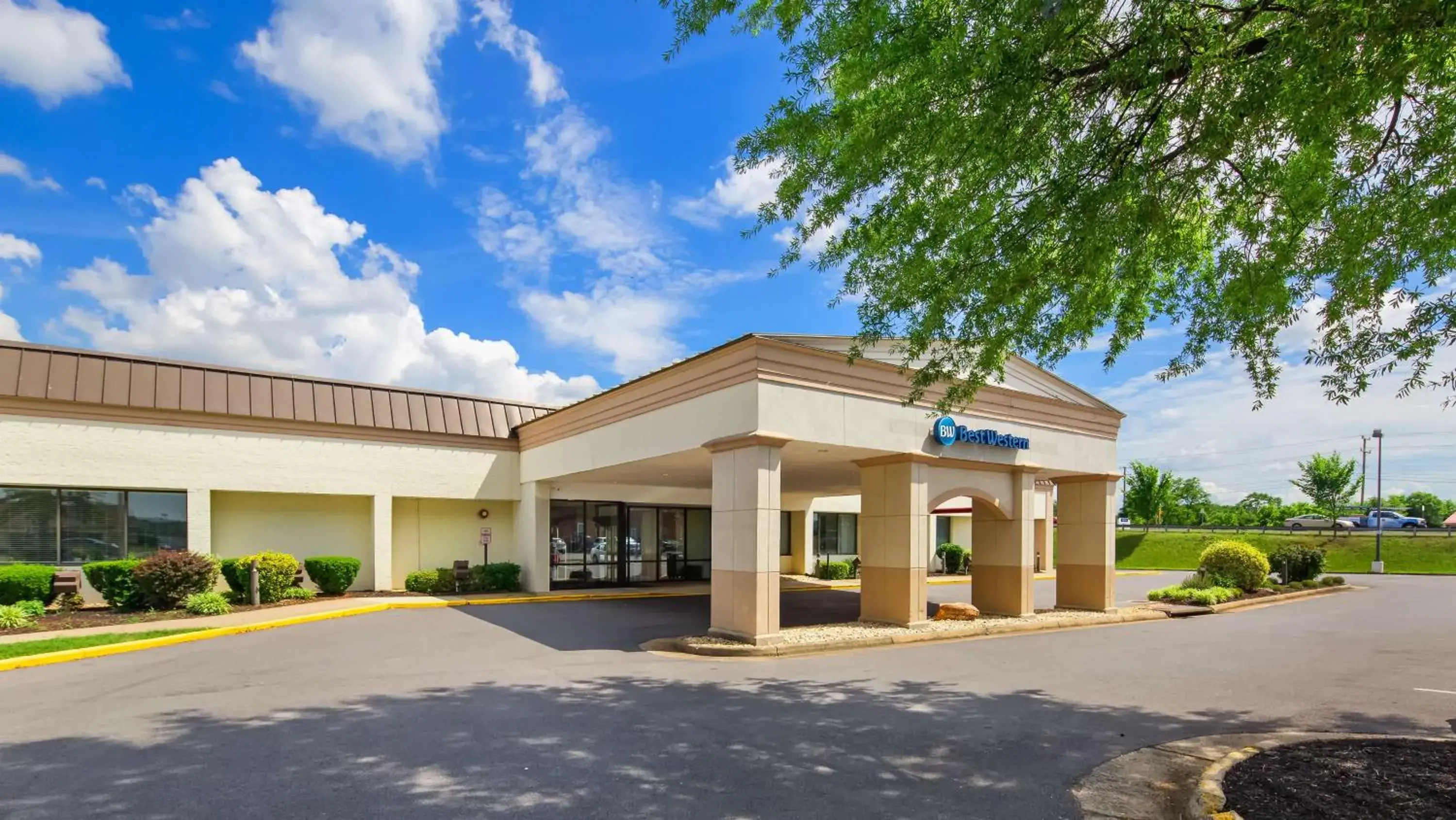 Property building in Best Western Leesburg Property building in Best Western Leesburg