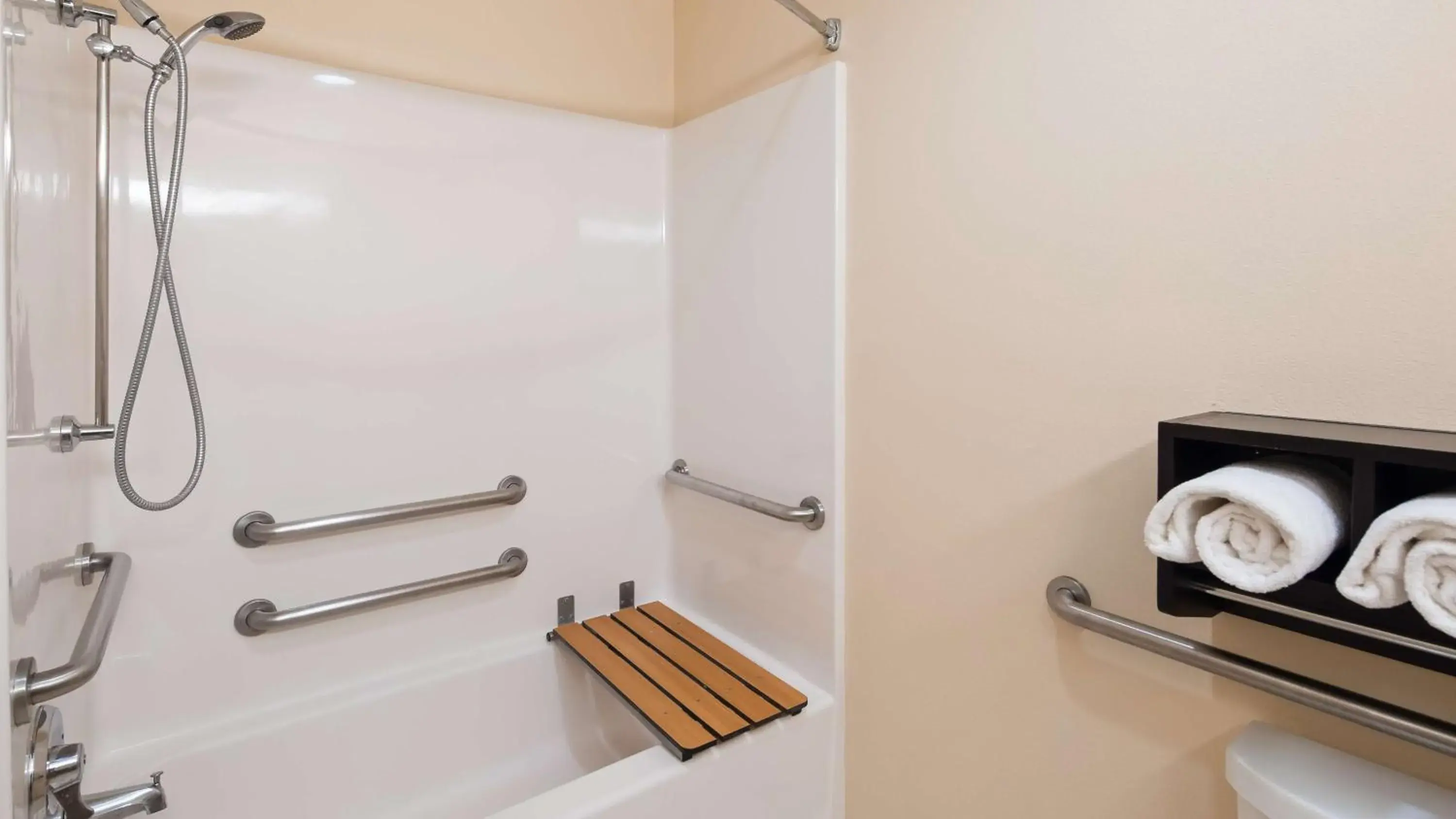 Bathroom in Best Western Leesburg Bathroom in Best Western Leesburg