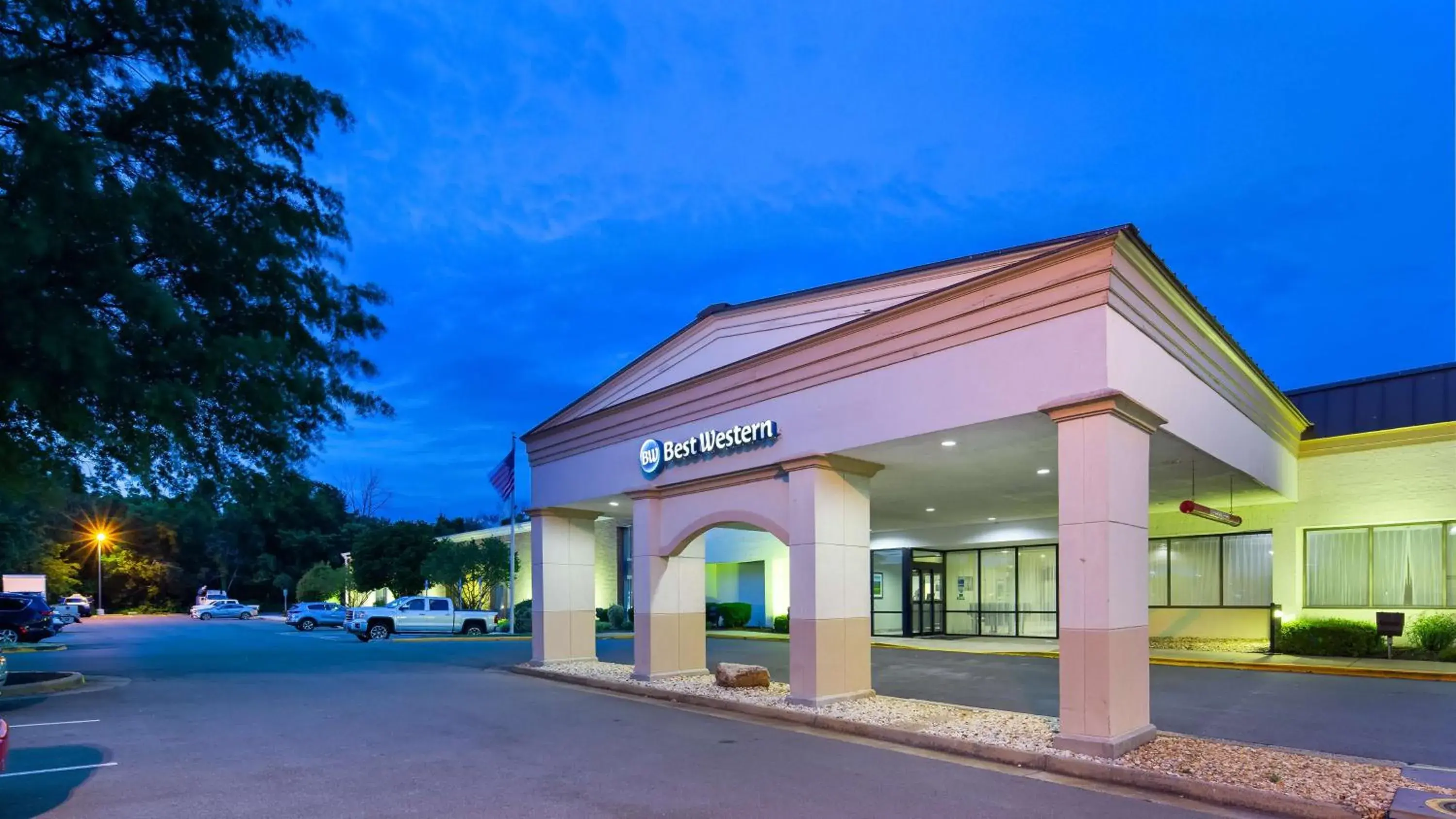 Property building in Best Western Leesburg Property building in Best Western Leesburg