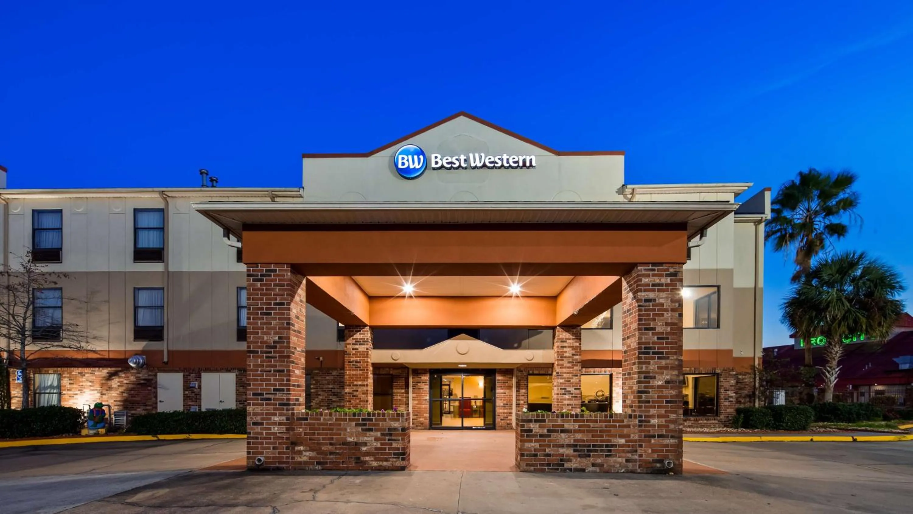 Property building in Best Western Rayne Inn