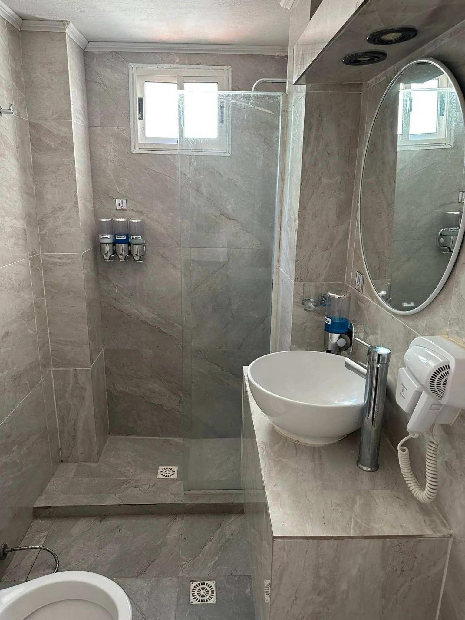 Bathroom in Hotel Lujan