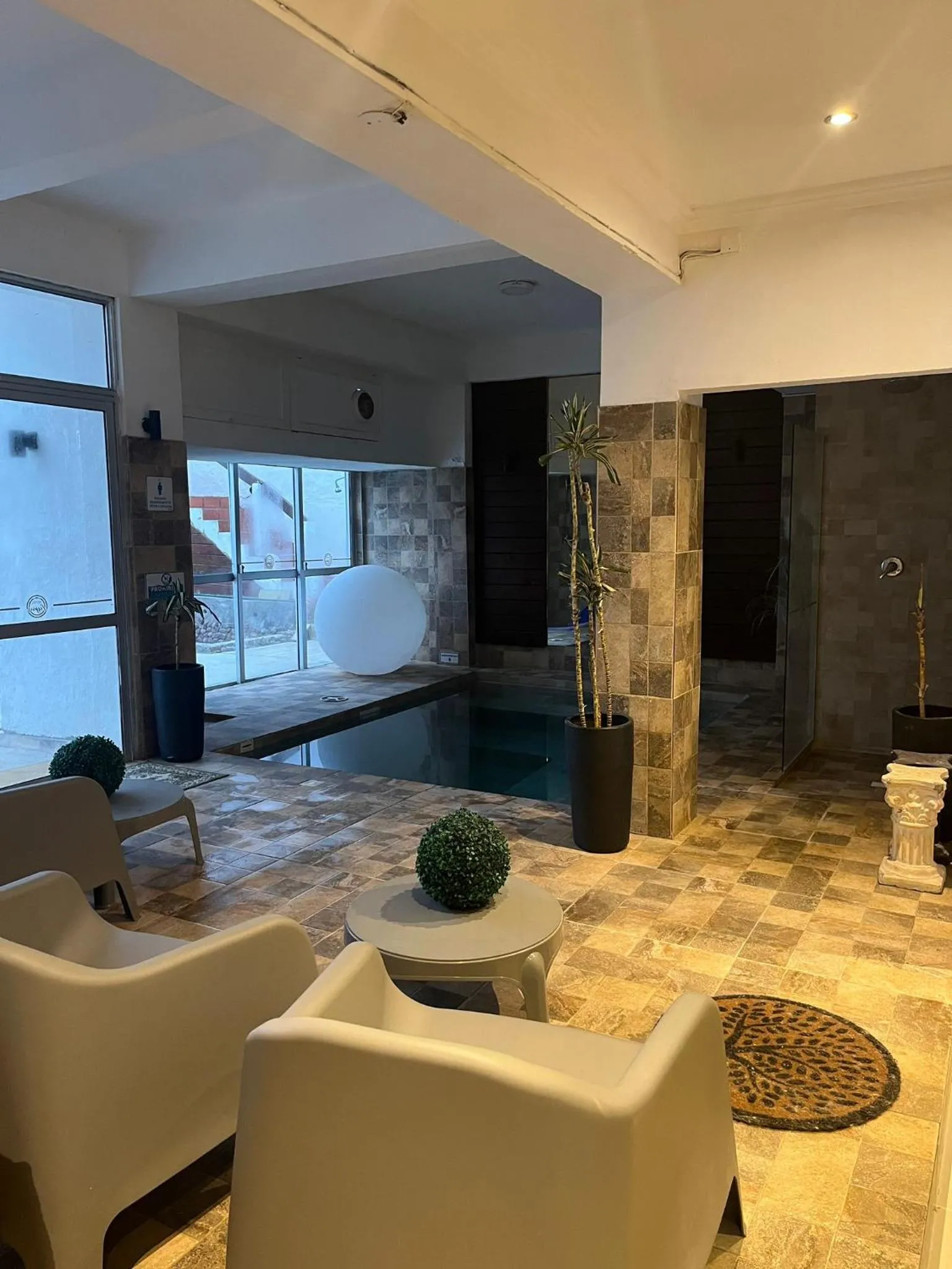 Swimming pool in Hotel Lujan