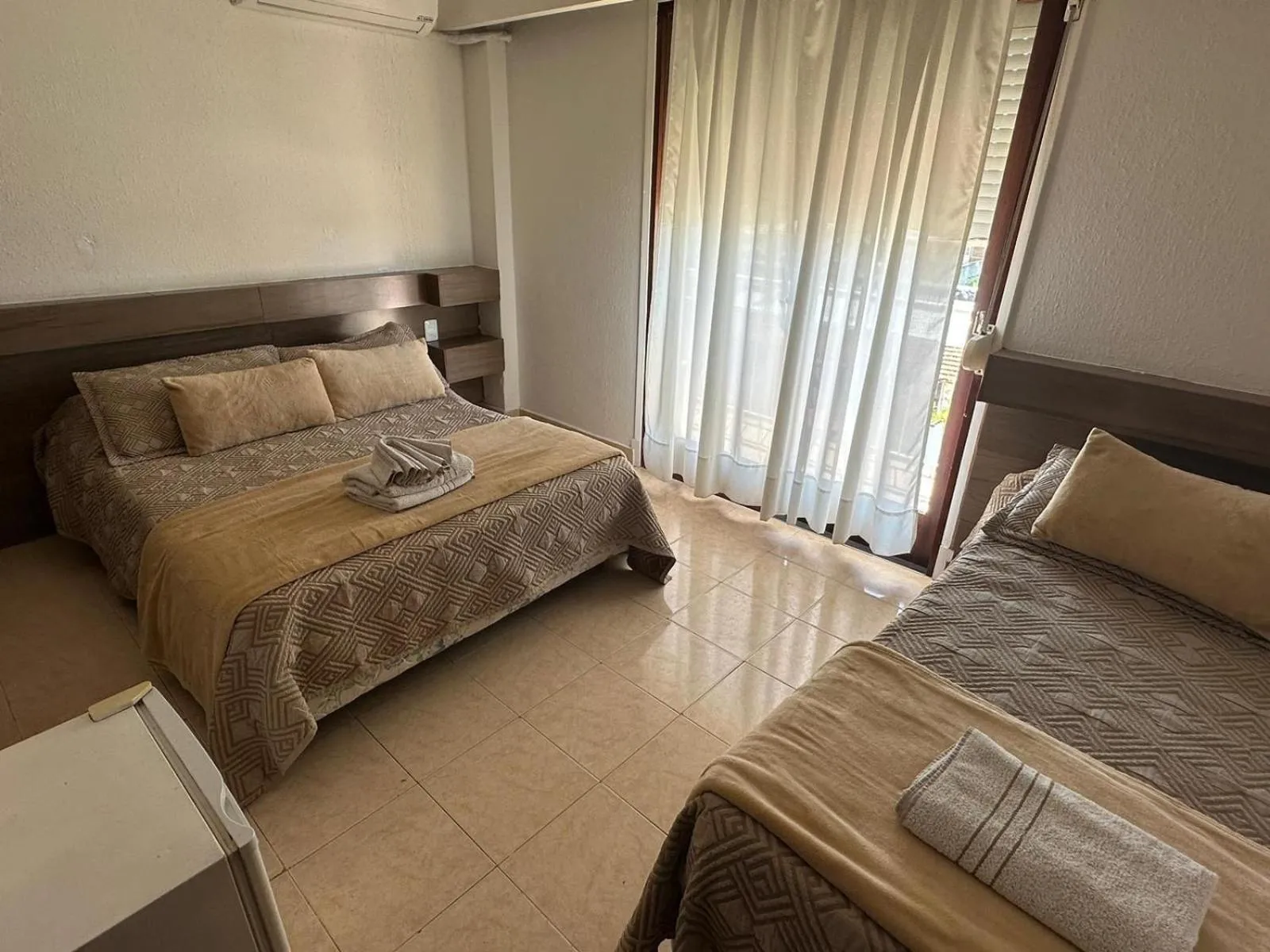 Dining area, Bed in Hotel Lujan
